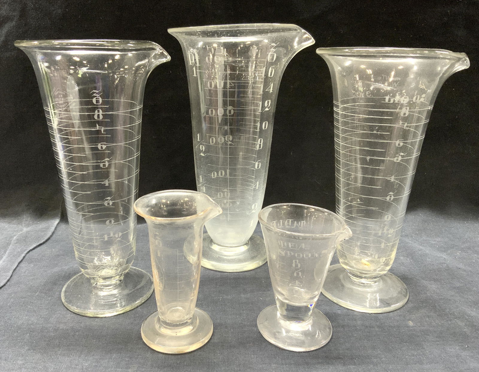WHITALL TATUM & CO Lot 5 Glass Measuring Beakers (1 of 6)