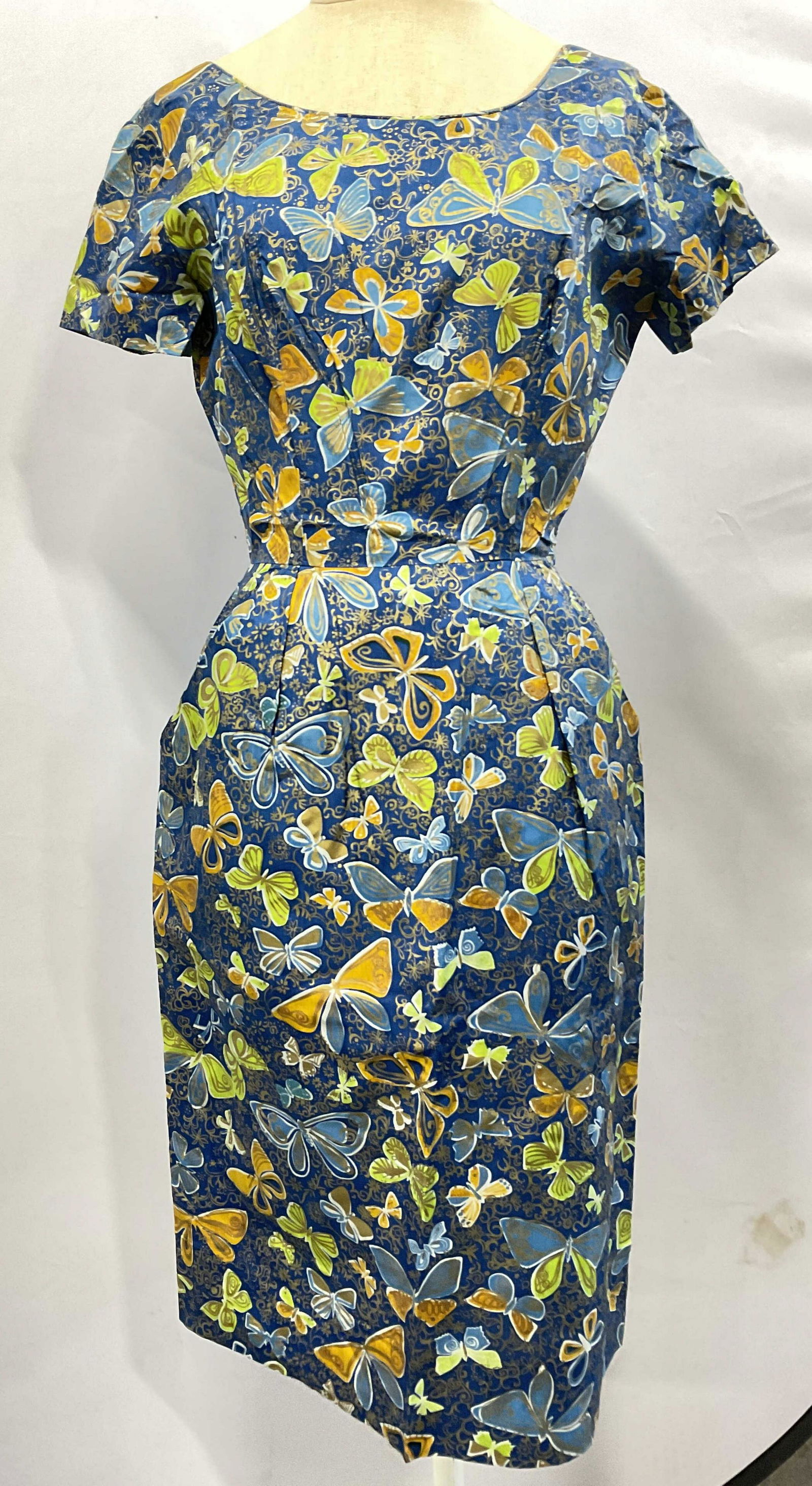 Vintage ALFRED SHAHEEN Silk Butterfly Dress: Vintage ALFRED SHAHEEN Silk Butterfly Dress. Label reads pure silk, Alfred shaheen Honolulu. No size label to dress. Waist width measures approx 14 inches. Length of dress from waist down measures app