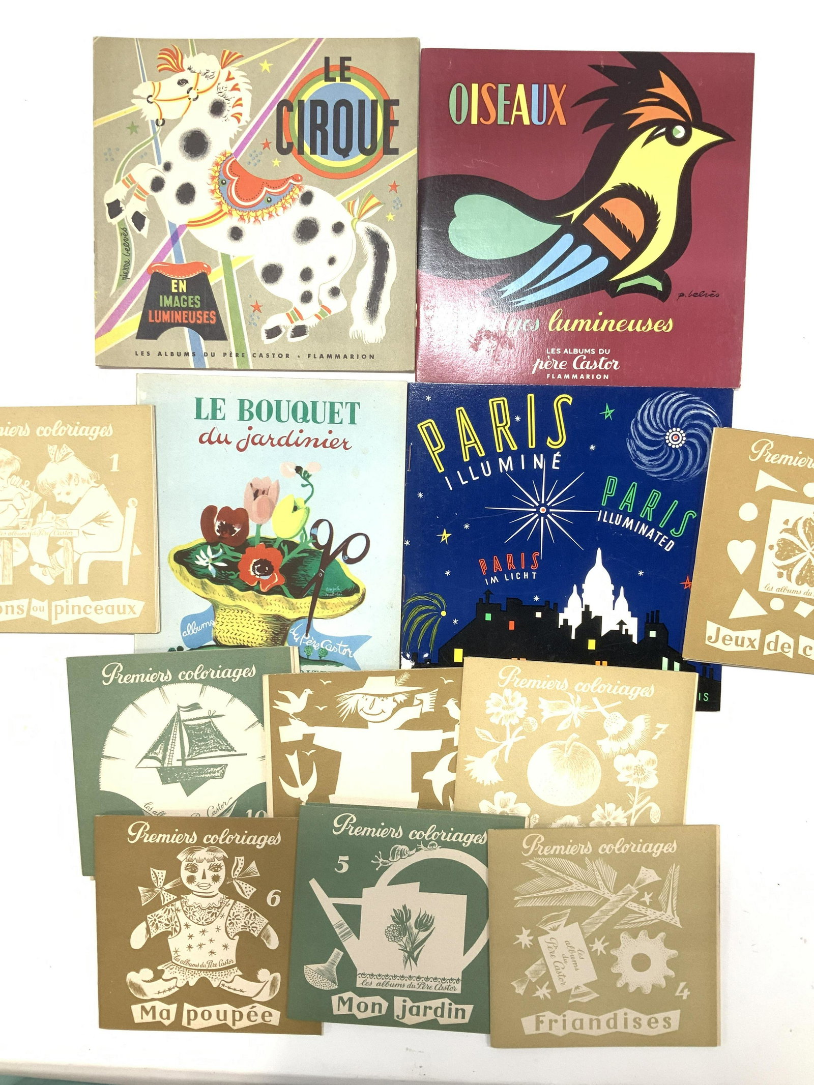 Lot 5 French Garden Book & Parisian Stencil Books: 1950s paper back French language books and silhouette stencil books of famous Parisian buildings, the circus, and birds. Titles are LE CIRQUE EN IMAGES LUMINEUSES, OISEAUX EN IMAGES LUMINEUSES, PARIS 