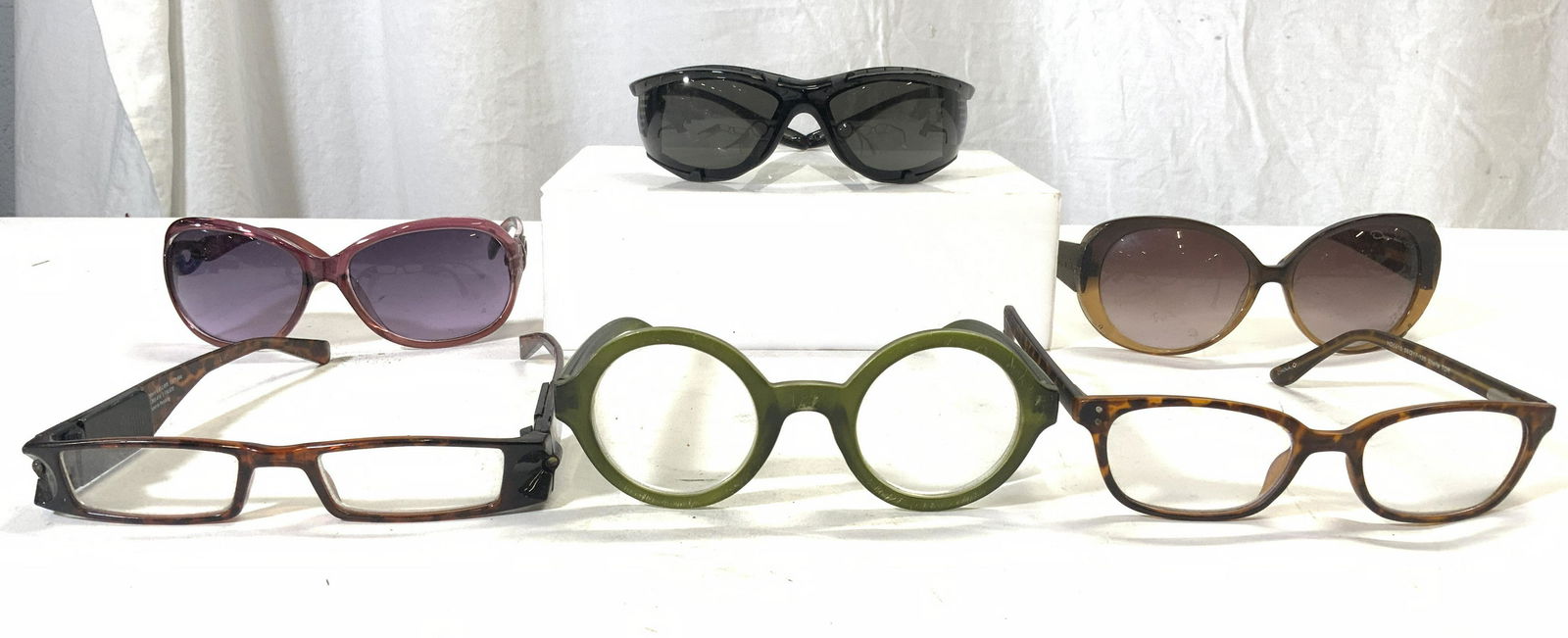 Lot 6 Glasses, Sunglasses, Shades (1 of 7)
