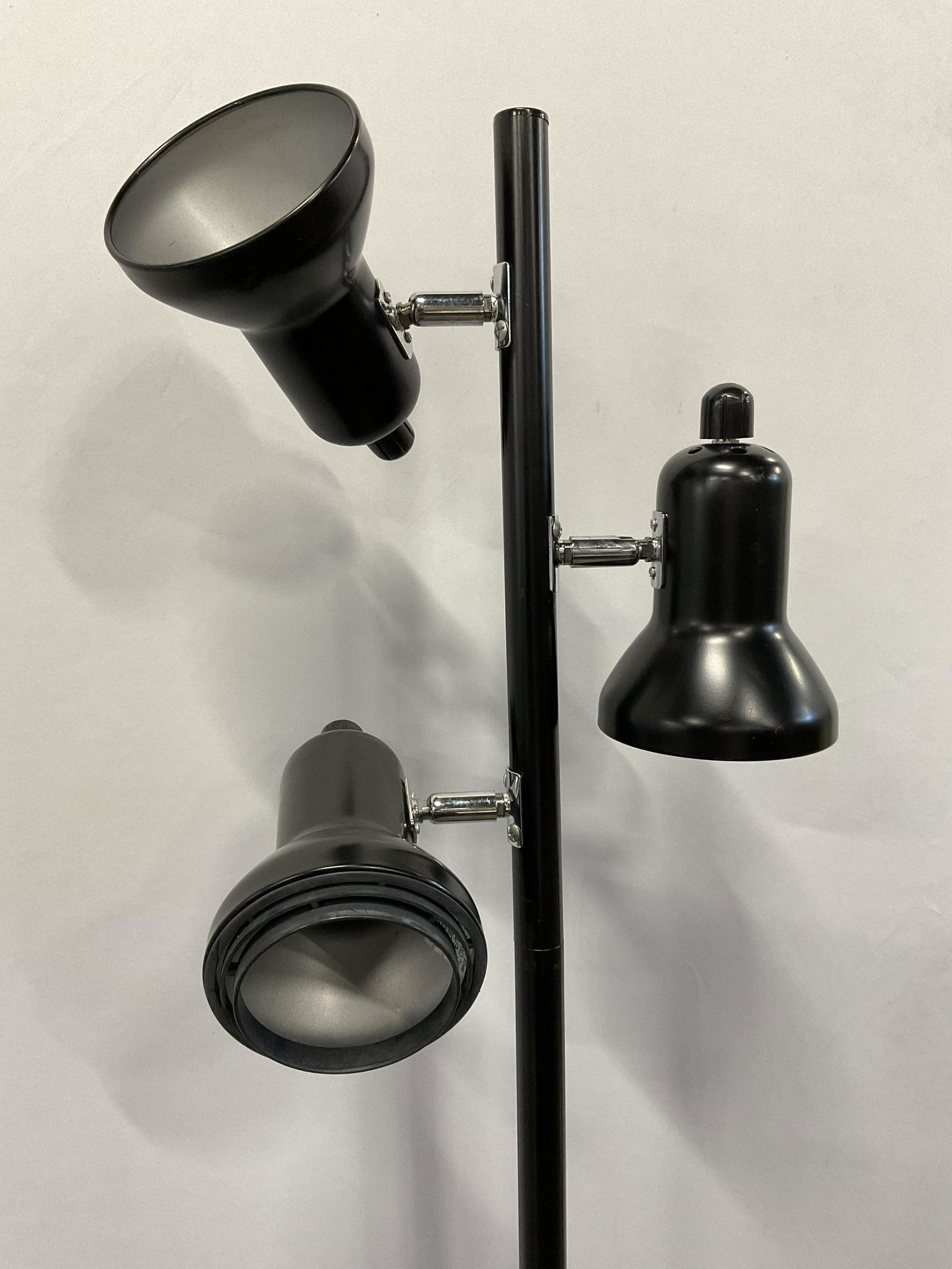 Black Triple Bulb Floor Lamp: Black Triple Bulb Floor Lamp. Measures approx 63H x 10W inches. Minimal wear, some scratches to piece. Not tested for functionality. Wire to piece. Floor lamp, room lamp, triple bulb lamp, modern lamp