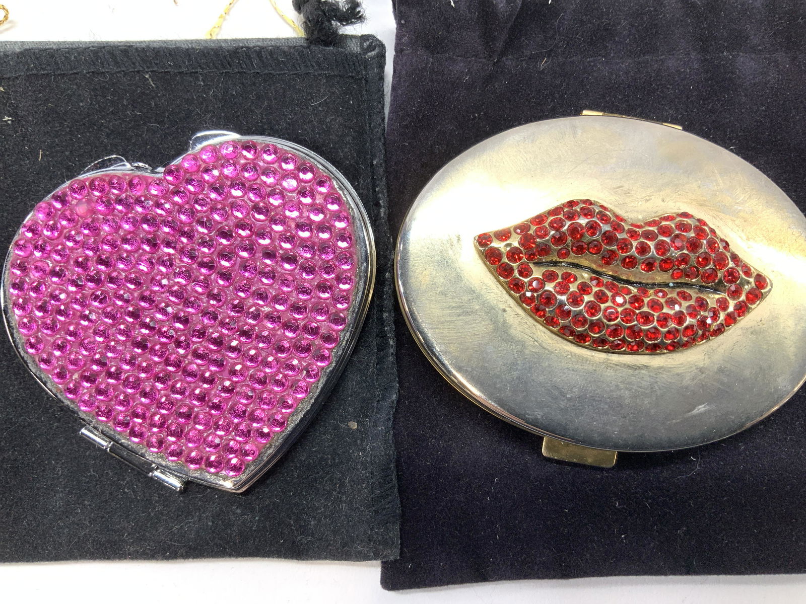 Lot 2 Rhinestone Mirror Compacts w Felt Bags (1 of 4)