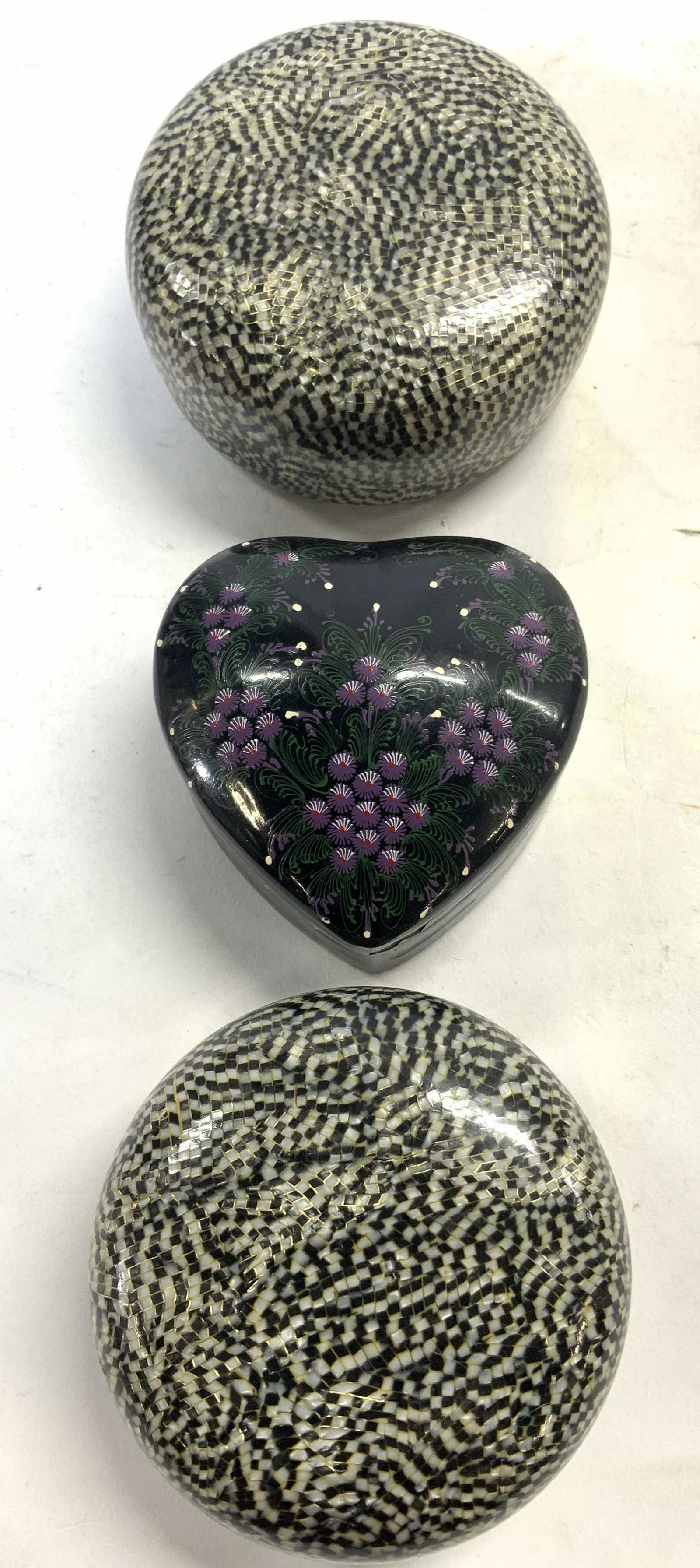 Lot 3 Lidded Trinket Boxes (1 of 8)