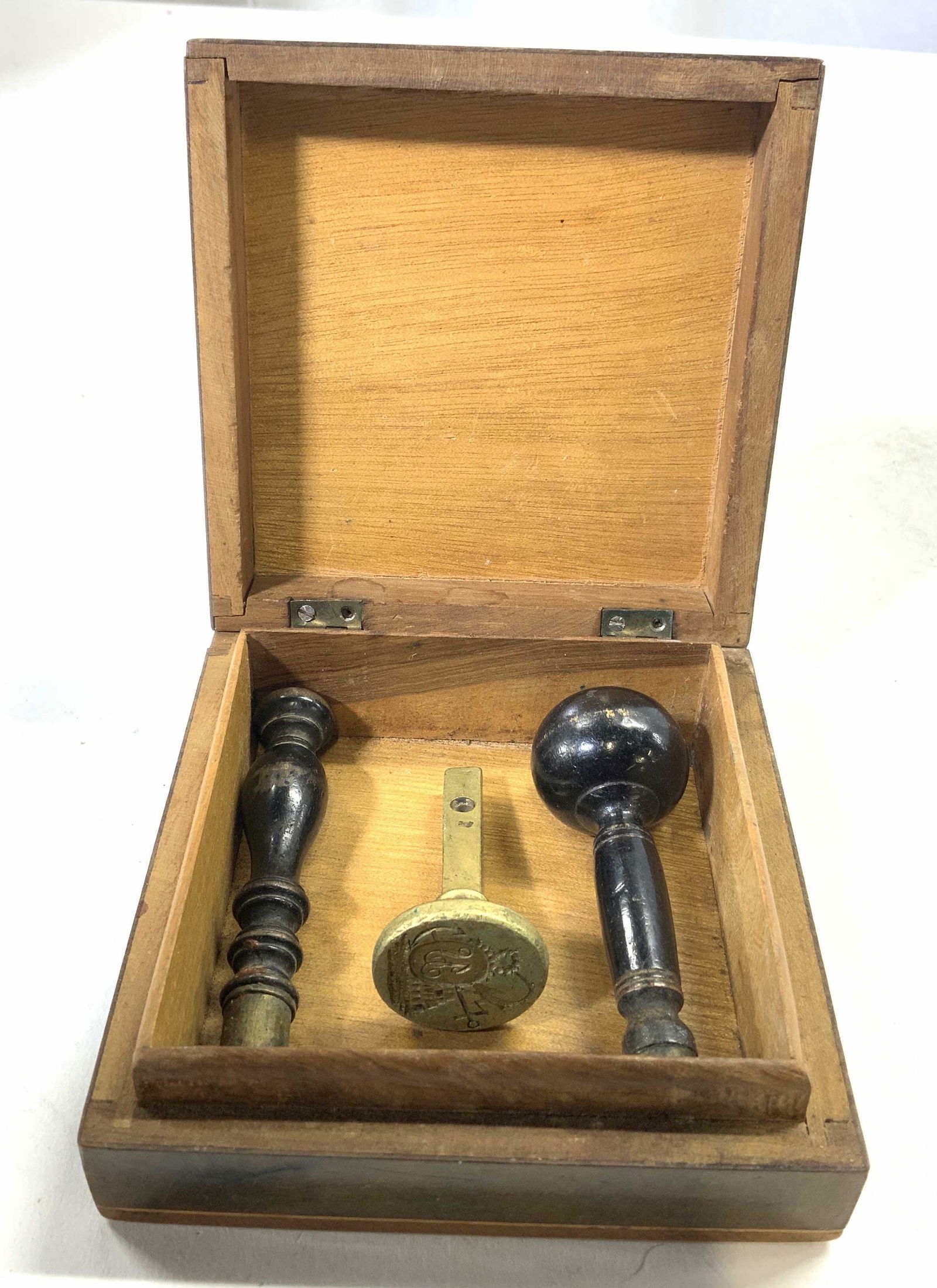 Lot 3 Vintage Wax Seals In Box (1 of 7)