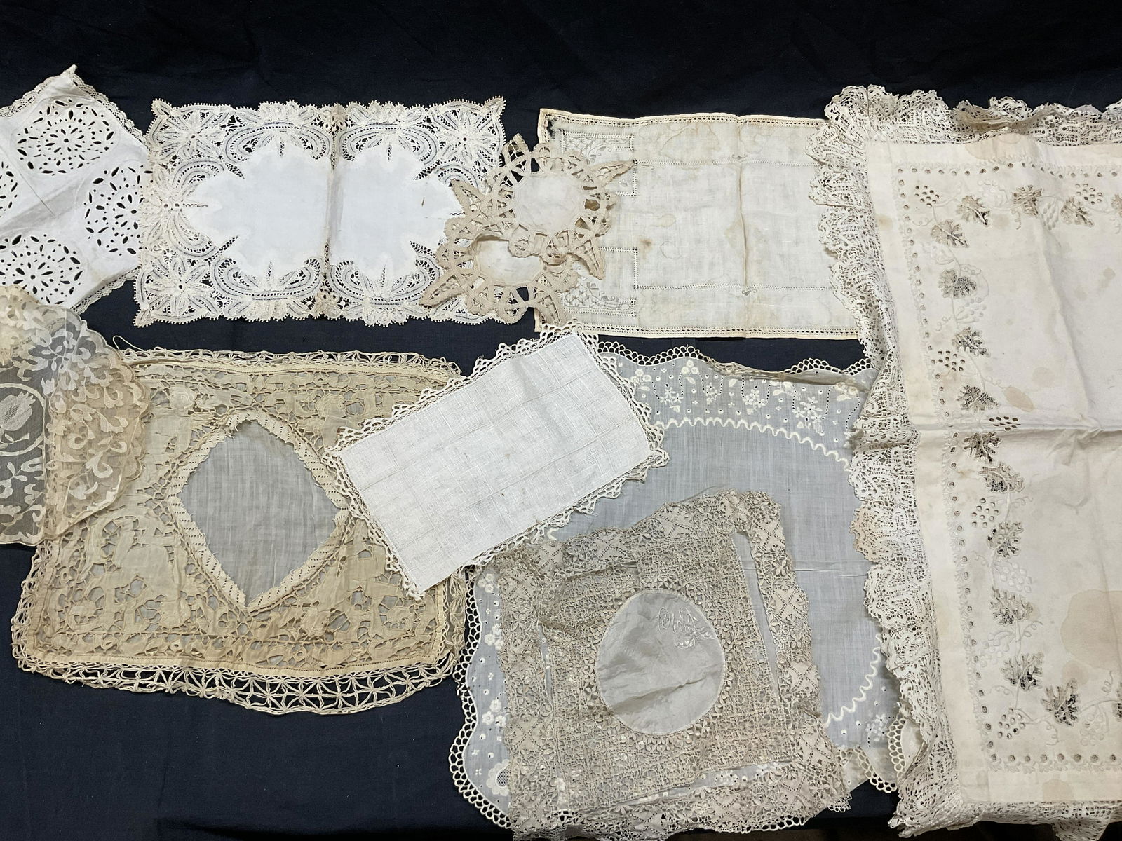 Lot 11 Antique Lace Tabletop Linens (1 of 8)