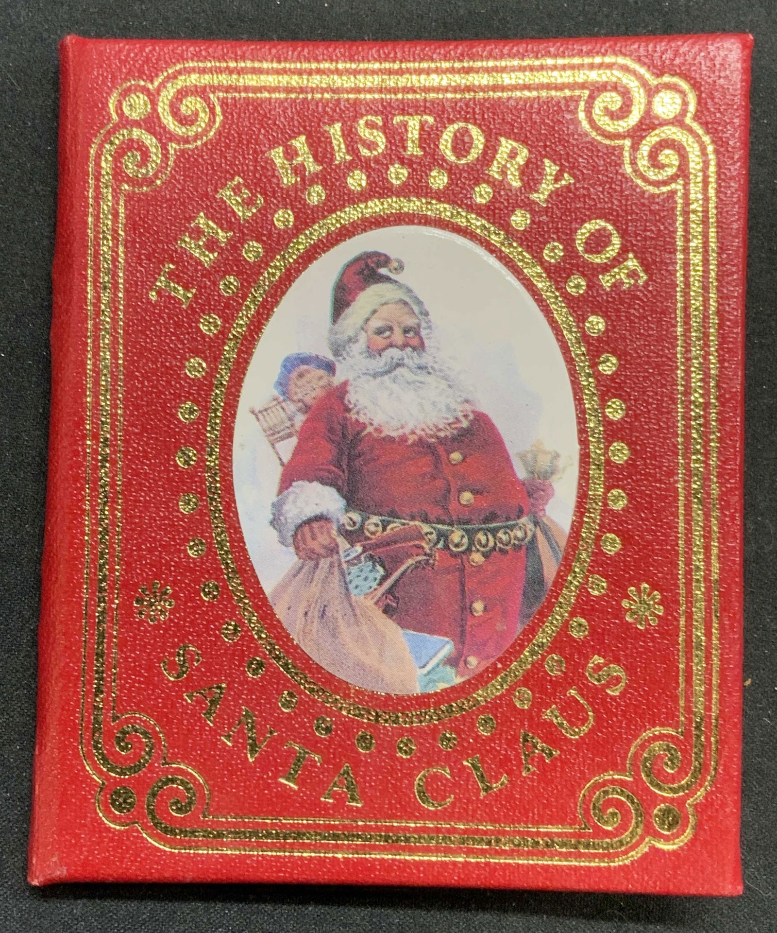 The History Santa Clause Vintage Miniature Book (1 of 4)