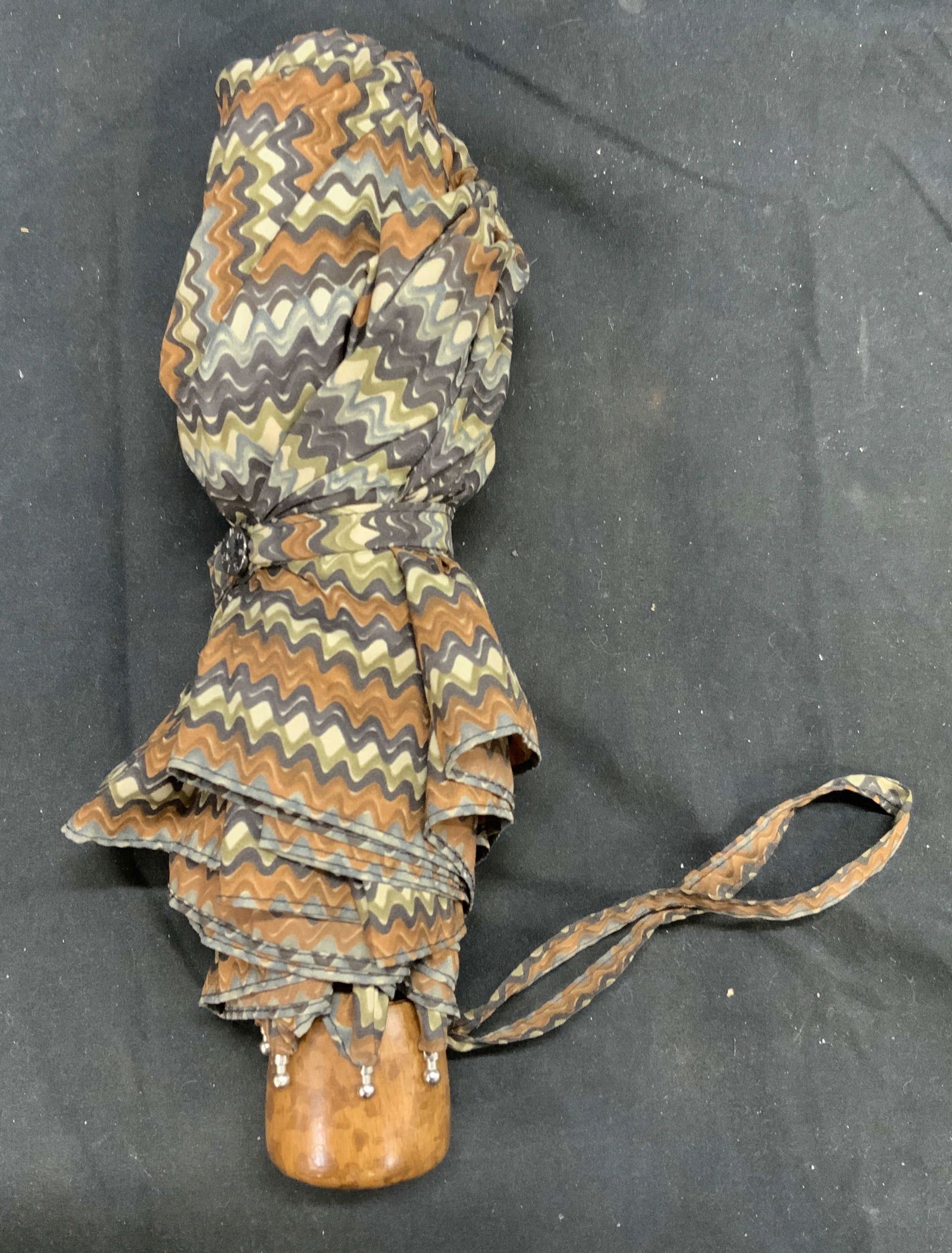 MISSONI Multi Tone Zigzag Umbrella (1 of 6)