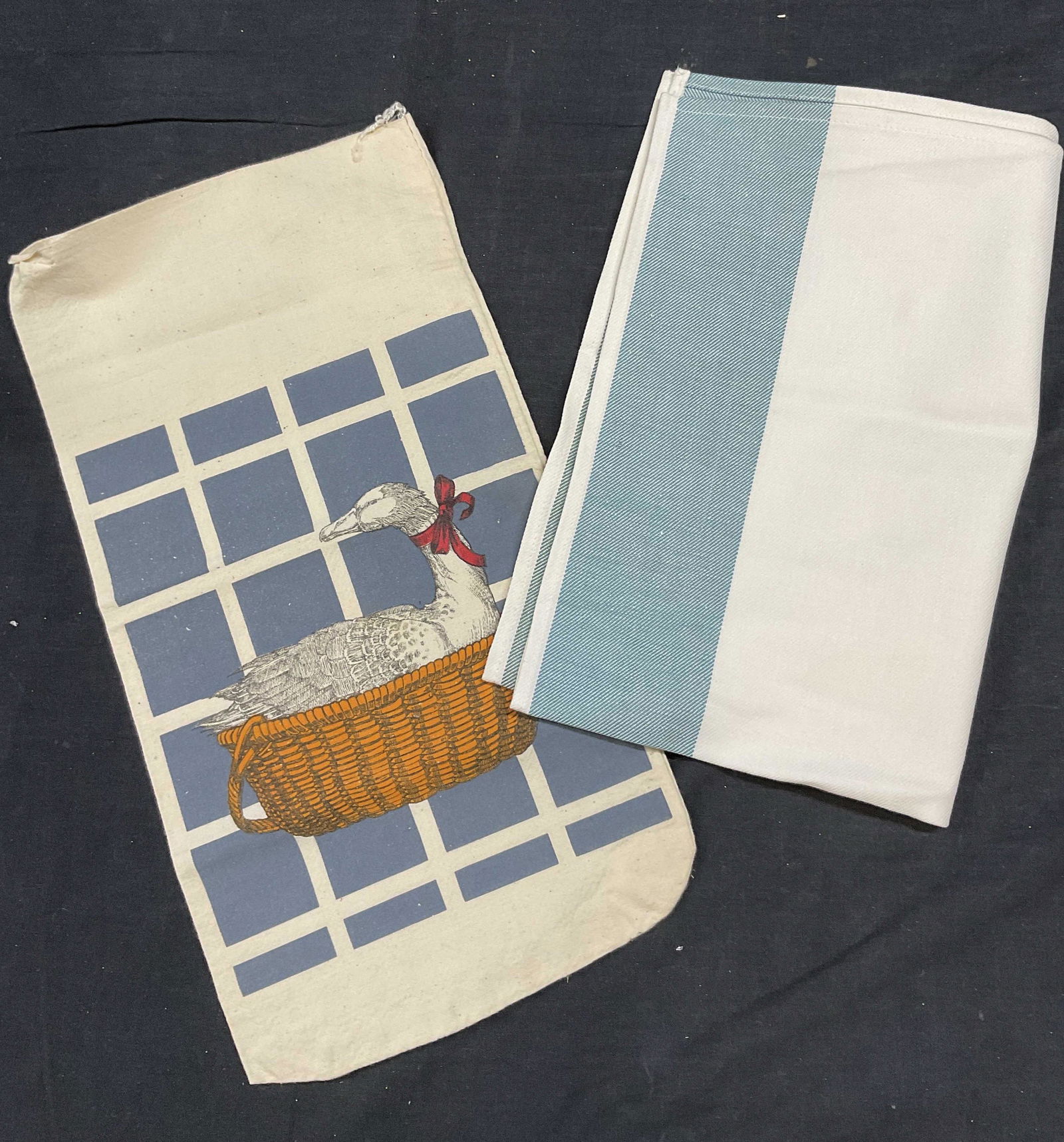 Lot 2 Kitchen Linens, Tea Towels (1 of 6)