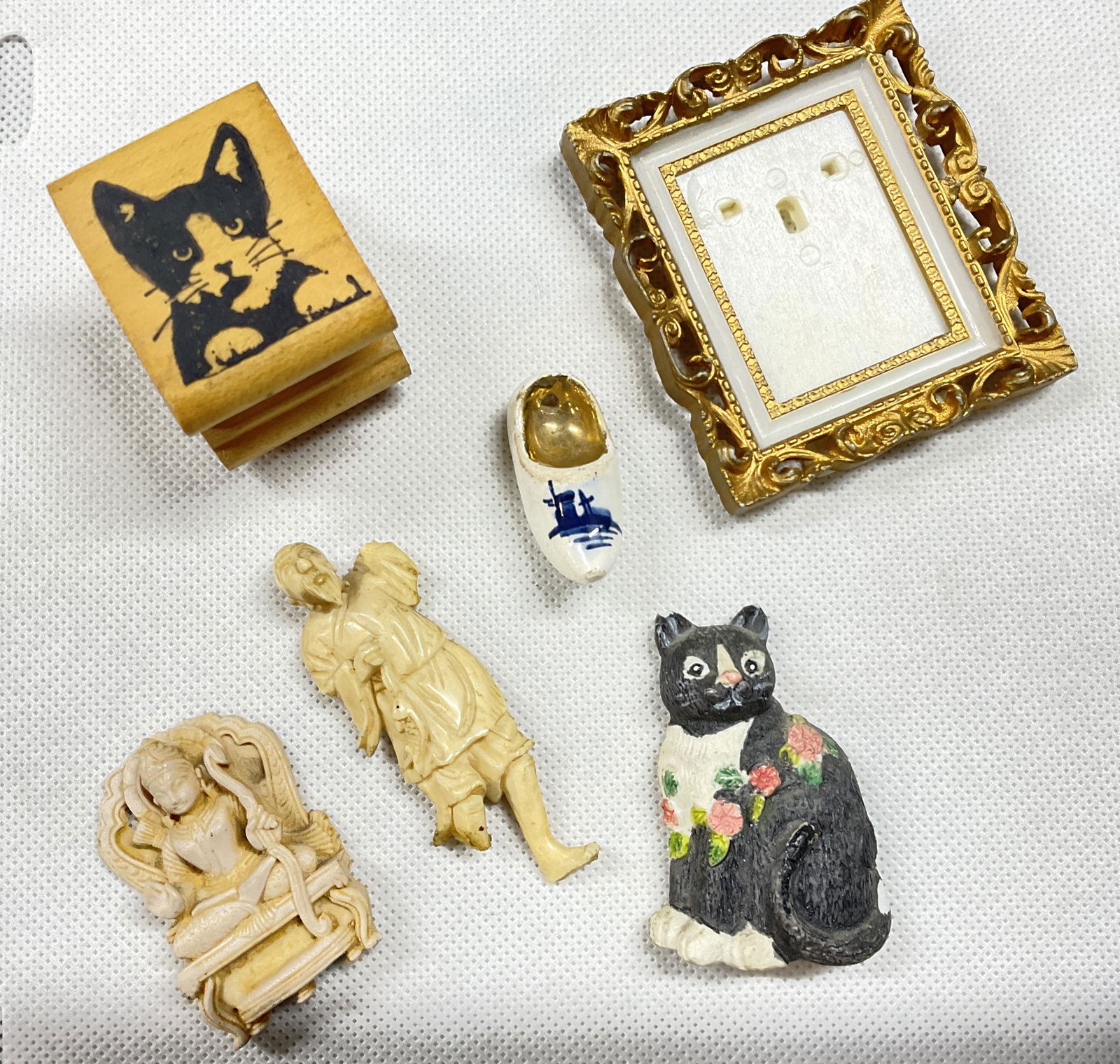 Lot 6 Decorative Accessories and Figurals (1 of 4)