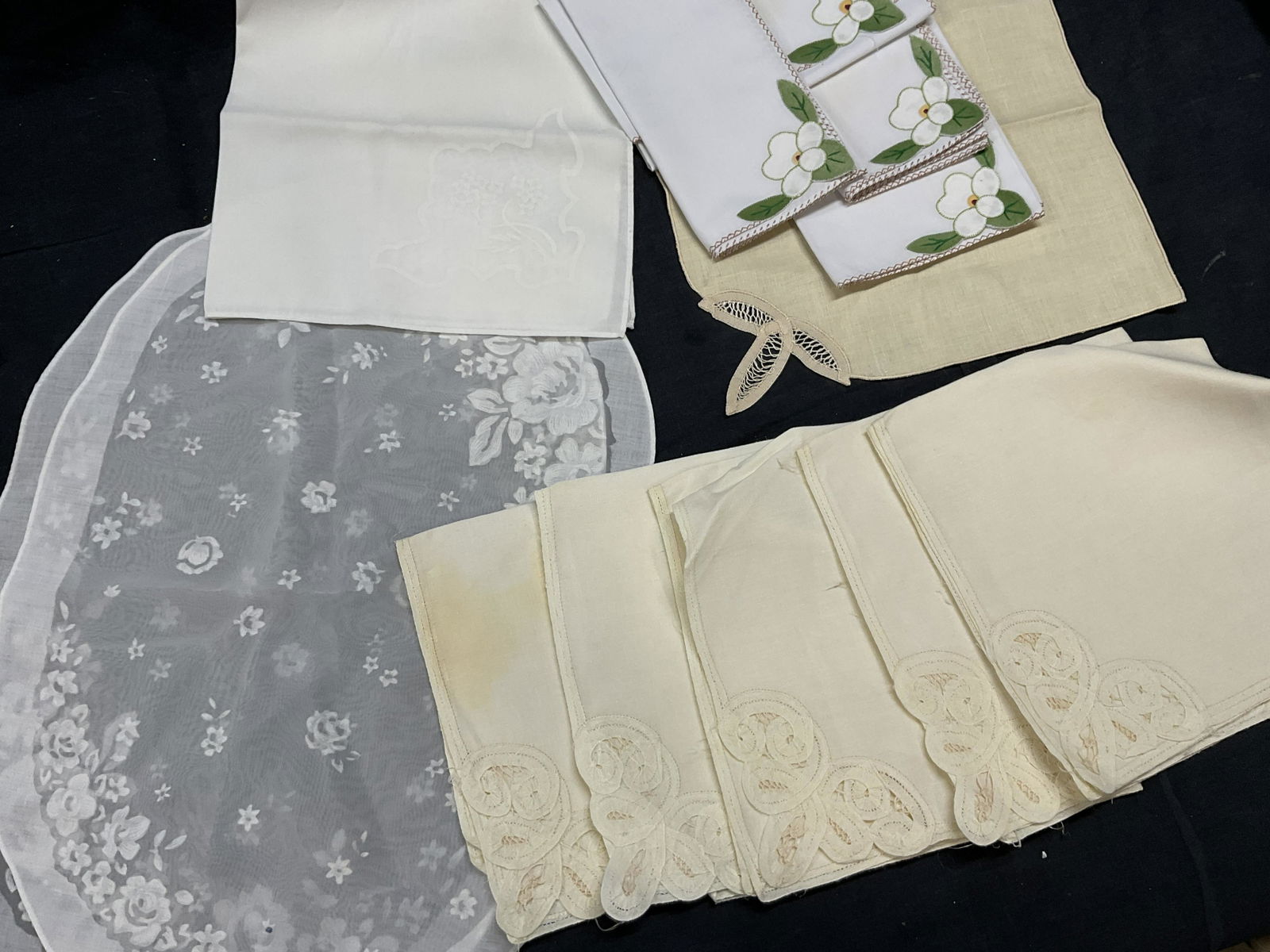 Lot 13 Fabric Tabletop Linens (1 of 6)