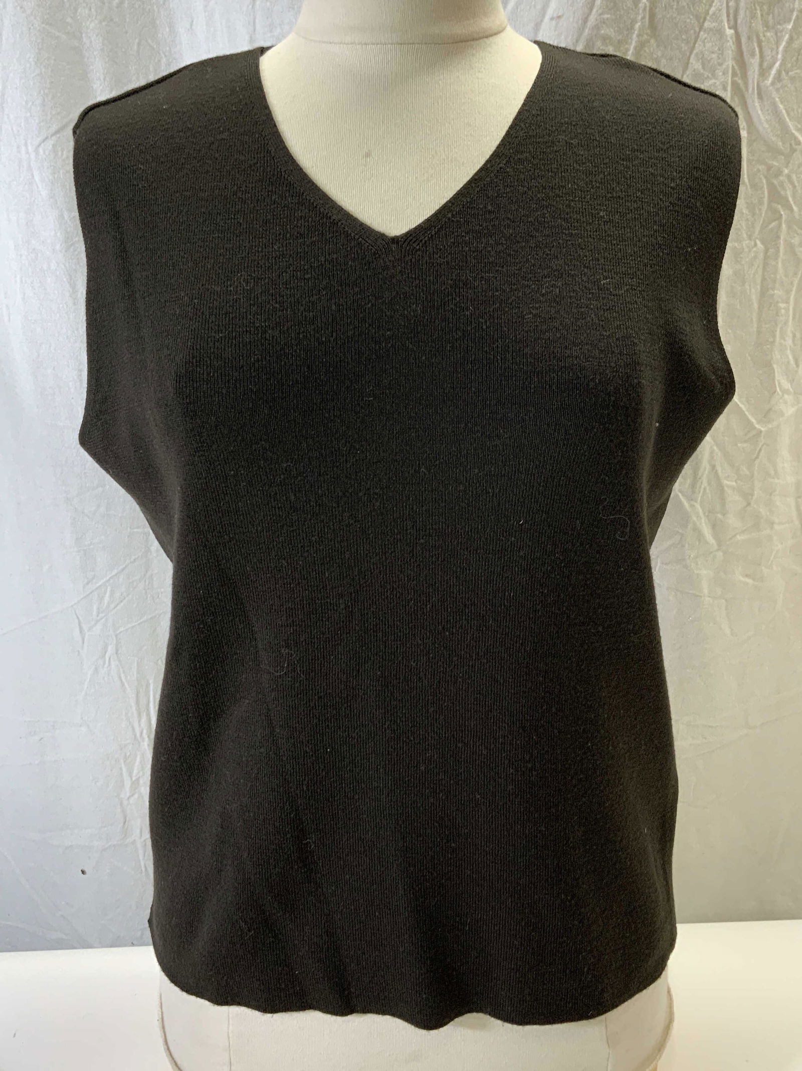 GIORGIO ARMANI Black Wool Sweater Vest (1 of 4)