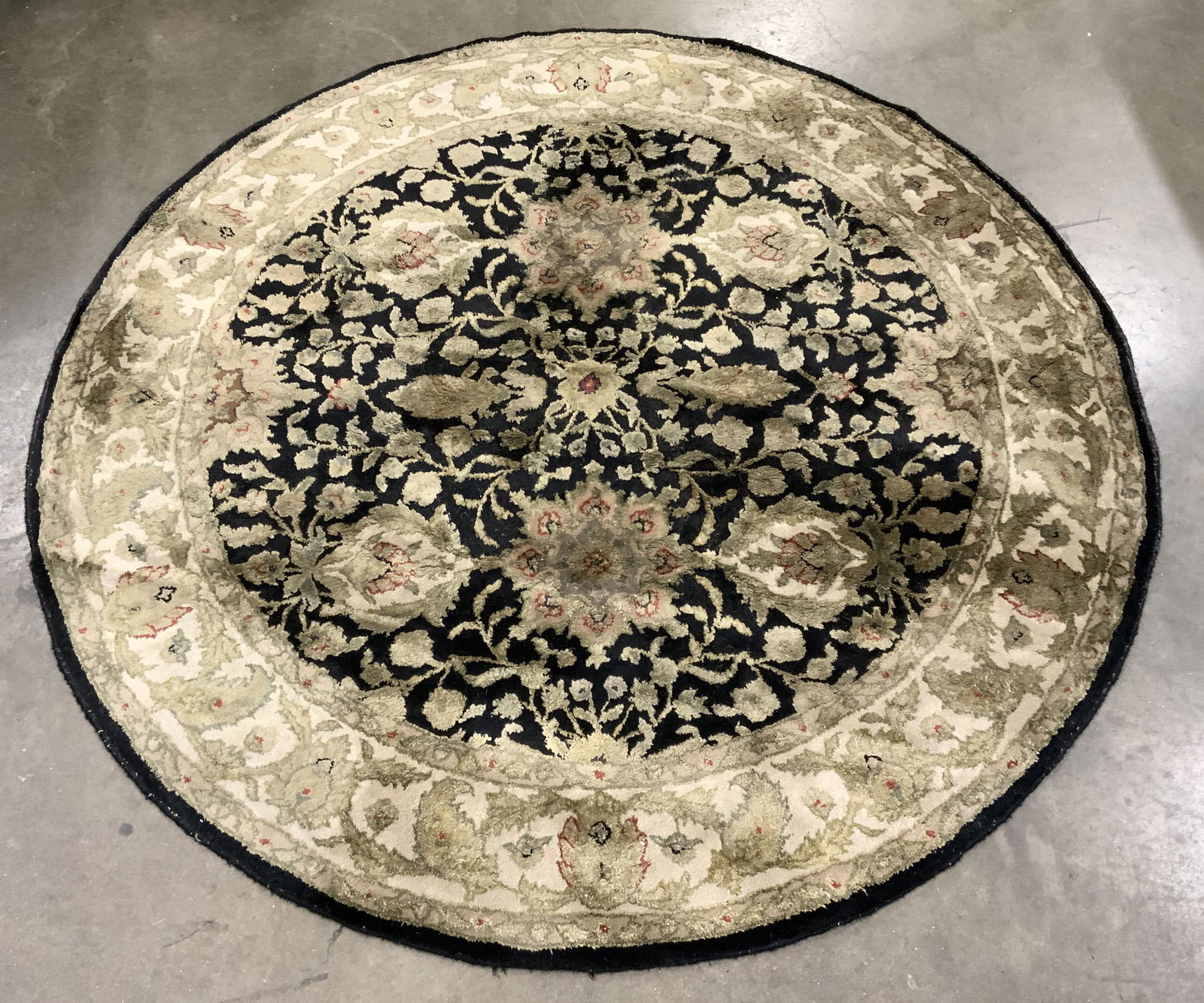 Vintage Circular Shaped Floral Detailed Wool Rug (1 of 7)