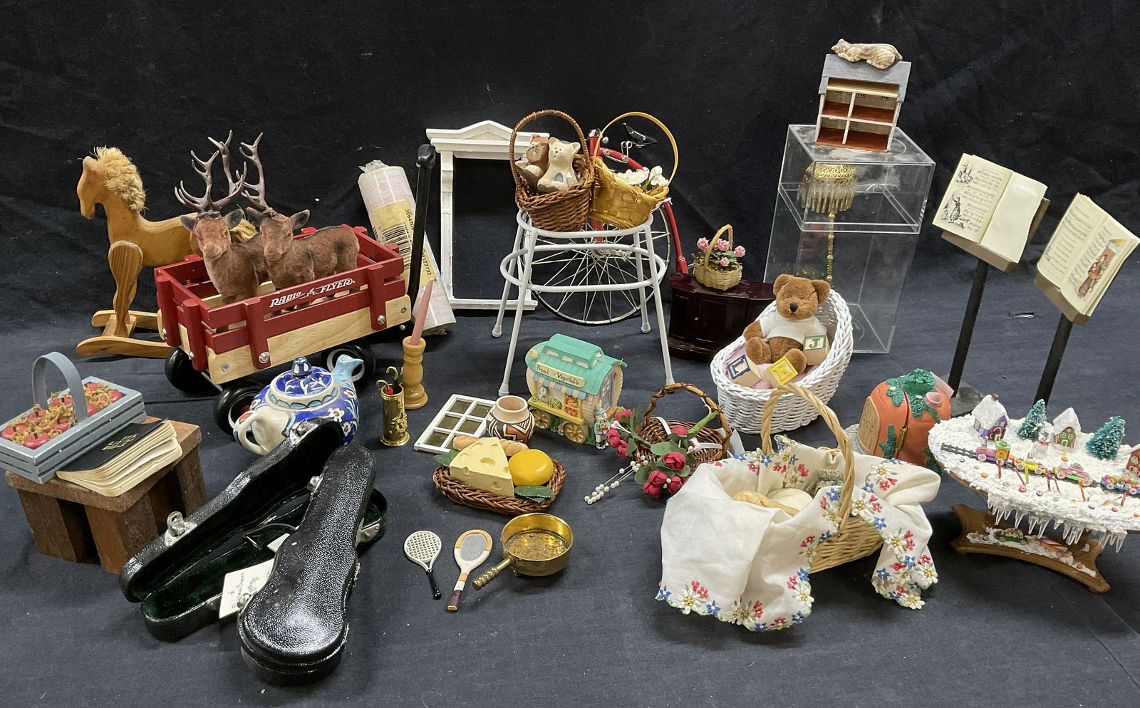 Group Lot Doll House Accessories, Miniature (1 of 12)