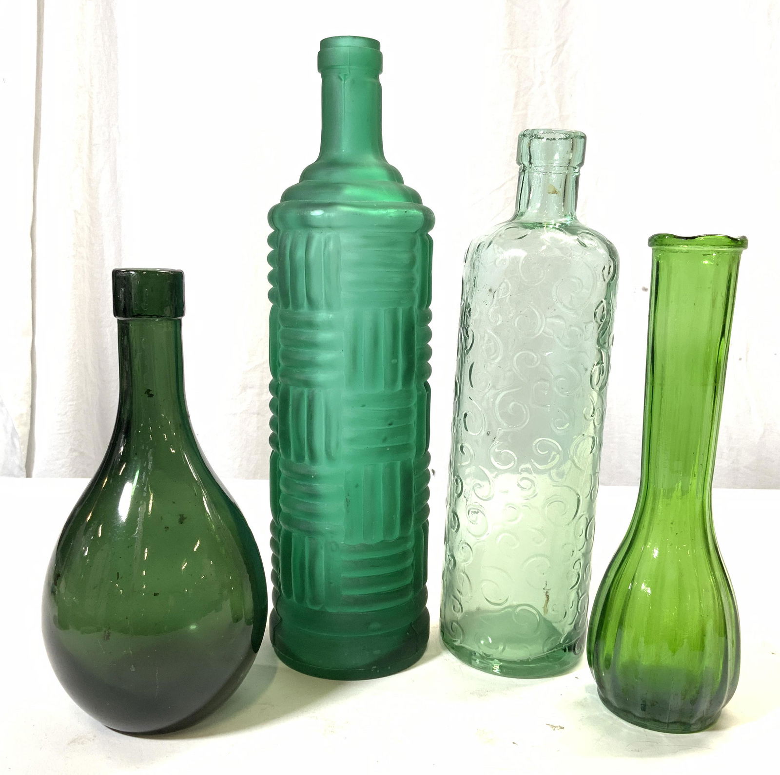 Lot 4 Assorted Green Art Glass Vessels (1 of 7)