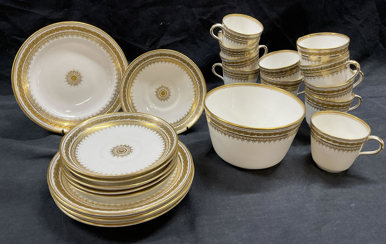 Set 22 White Gilded Porcelain Dish Set (1 of 8)