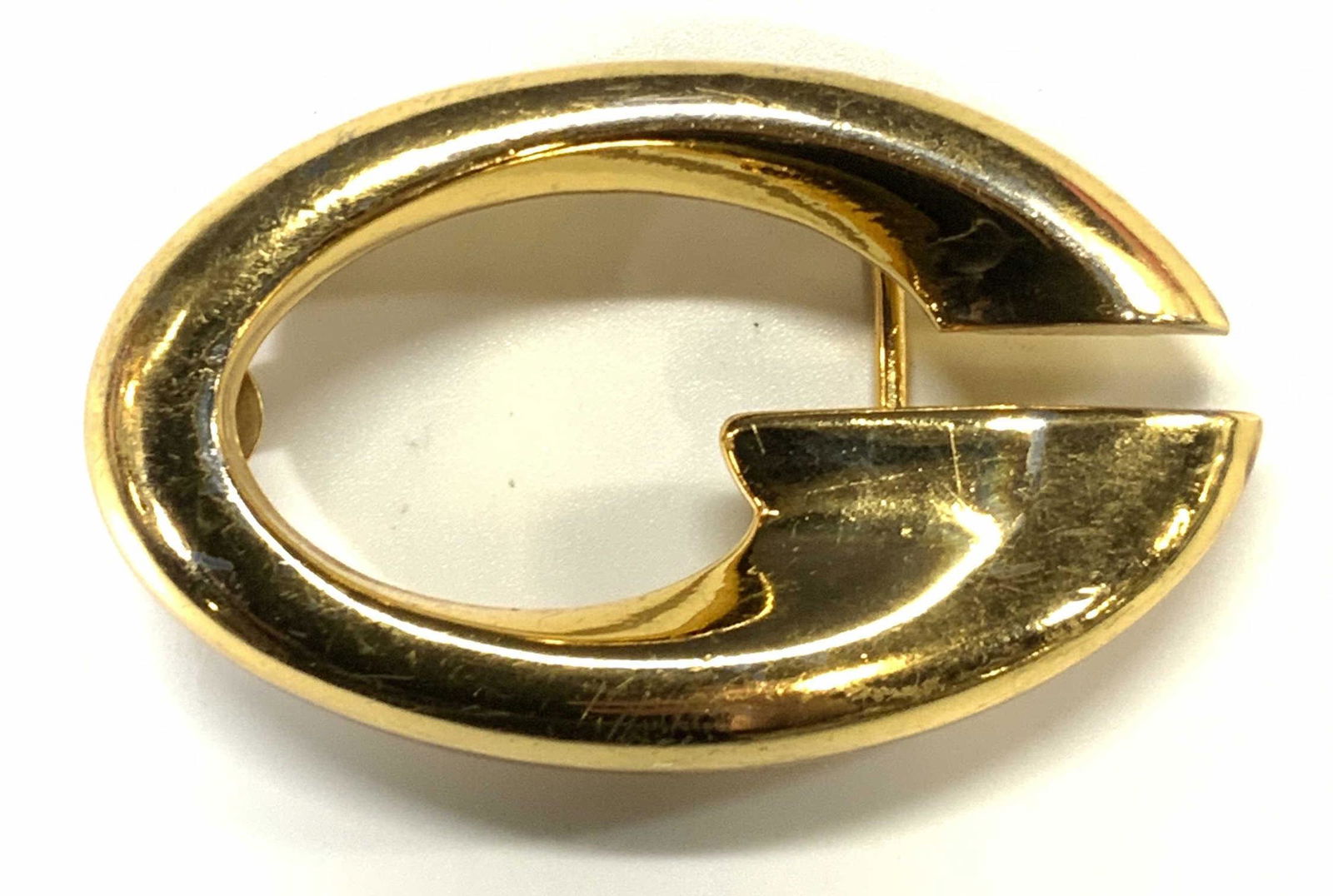 Vintage GUCCI Gold Tone G Belt Buckle: Vintage GUCCI gold tone G belt buckle. Trademarked by designer to underside, ready GUCCI ITALY, MOD. BREV. (Patented model). Measures approx. 2 5/8 x 1.5 inches. Surface wear consistent with age and e