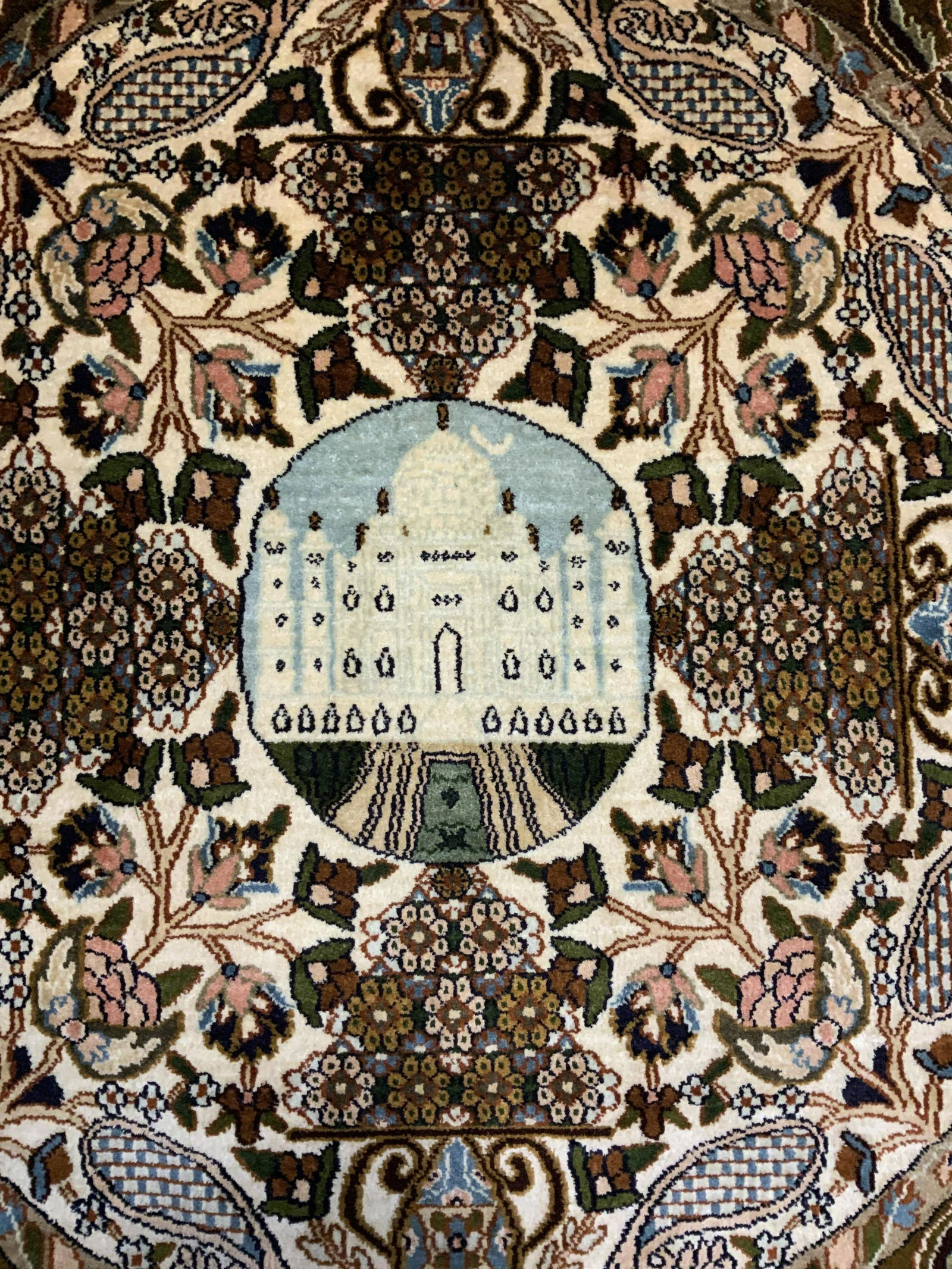 Taj Mahal Round Plush Carpet/Tapestry with Tassels (1 of 8)