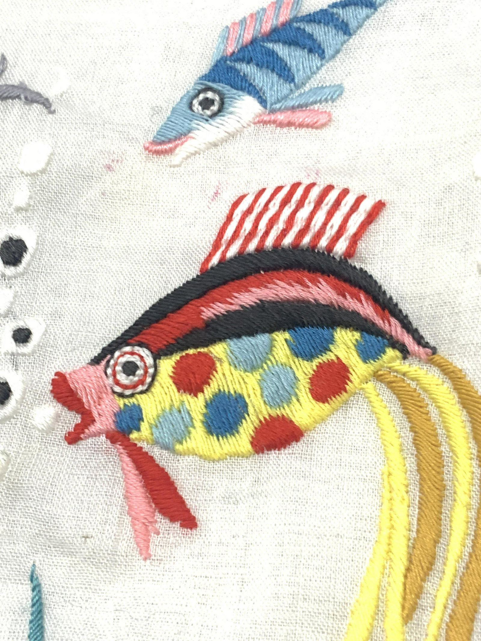 Vintage Embroidered Ocean Life Motif Tea Towel: Vintage off white tea towel with embroidered corner depicting various colorful fish with sea weed and shells. Approximately 13.5 x 12 inches. Minor wearing and staining to corner. Vintage tea Towel, t