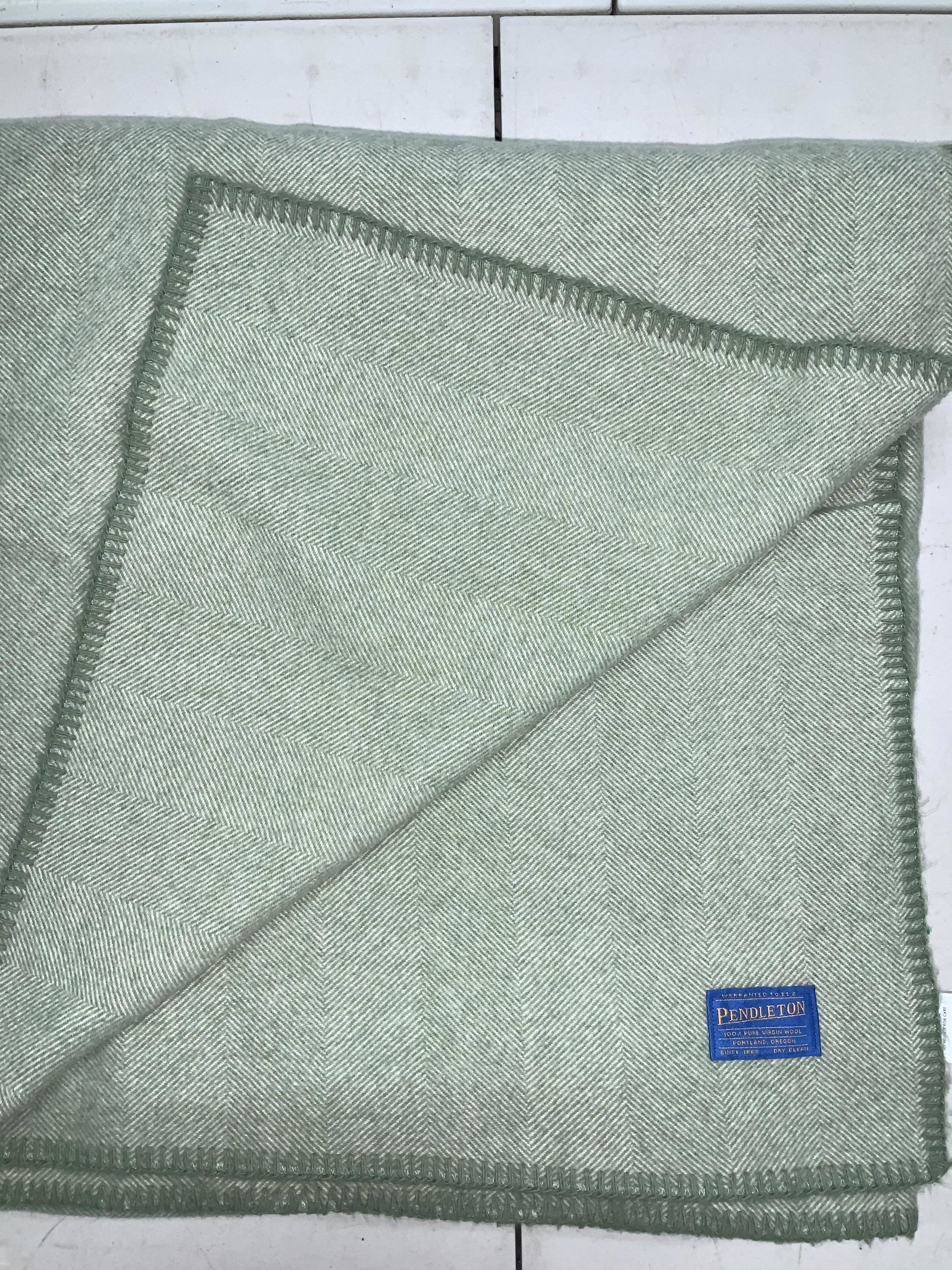 PENDLETON PURE VIRGIN WOOL BLANKET (1 of 4)