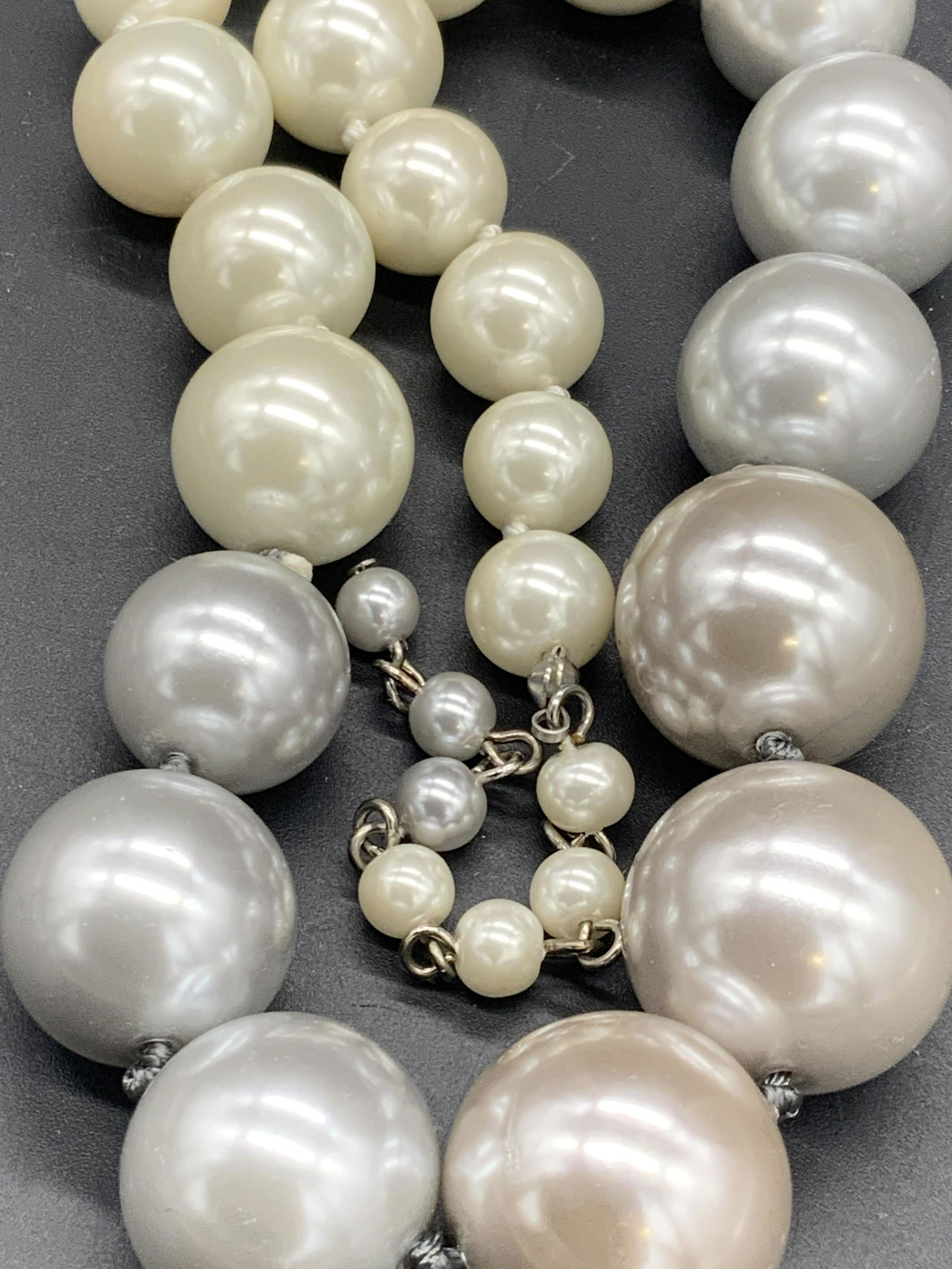 TALBOTS NWT Graduated Pearlescent Beaded Necklace (1 of 7)