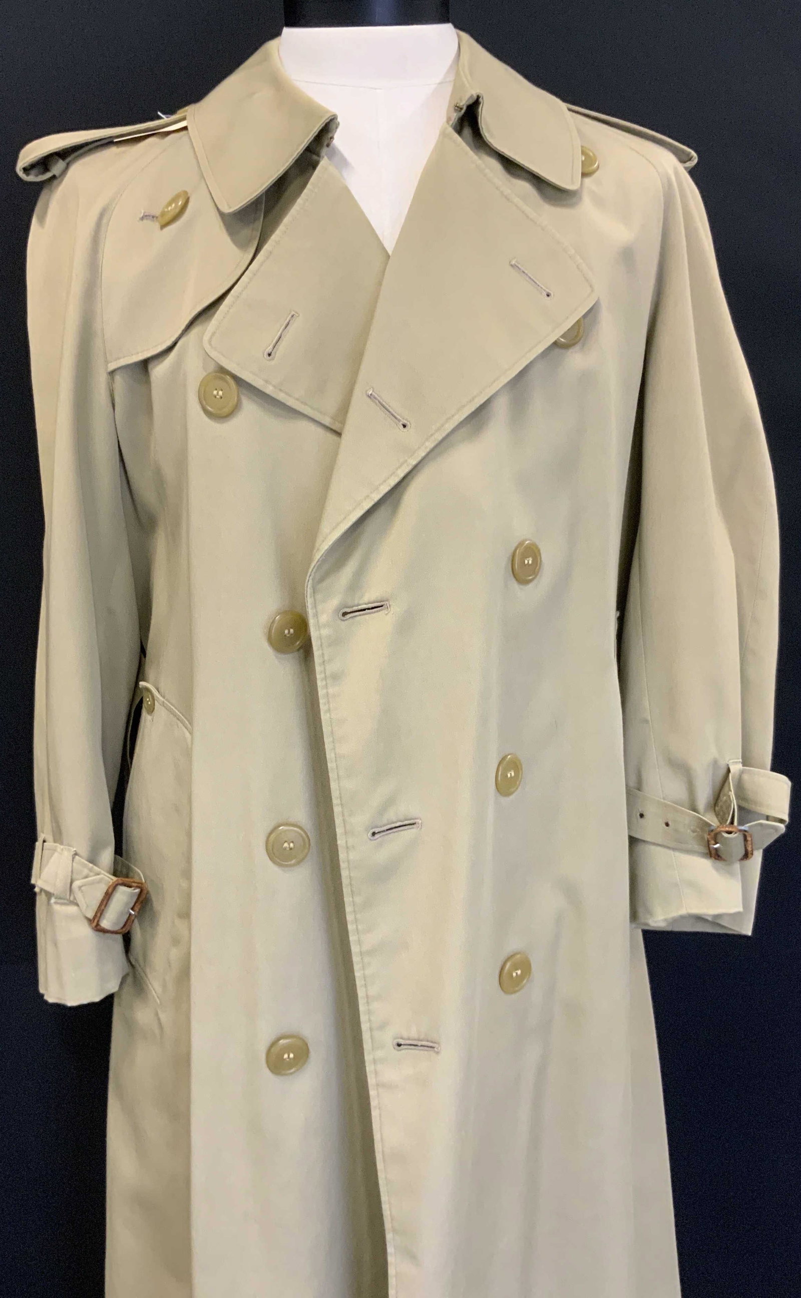 AQUASCUTUM Aqua 5 Trench Coat, ENGLAND: AQUASCUTUM Aqua 5 Trench Coat, ENGLANDAQUASCUTUM Aqua 5 Trench Coat, London, England, waterproof material 55% Cotton 45 % fortrel polyester, double breasted with button & belt closure, hand pockets an