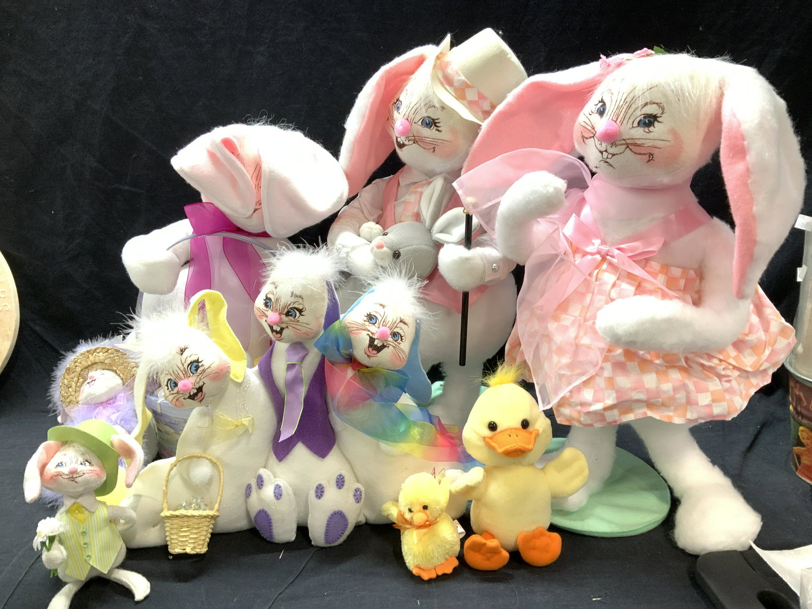 Lot 8 Collection of Easter Bunny & Chick Decor (1 of 9)