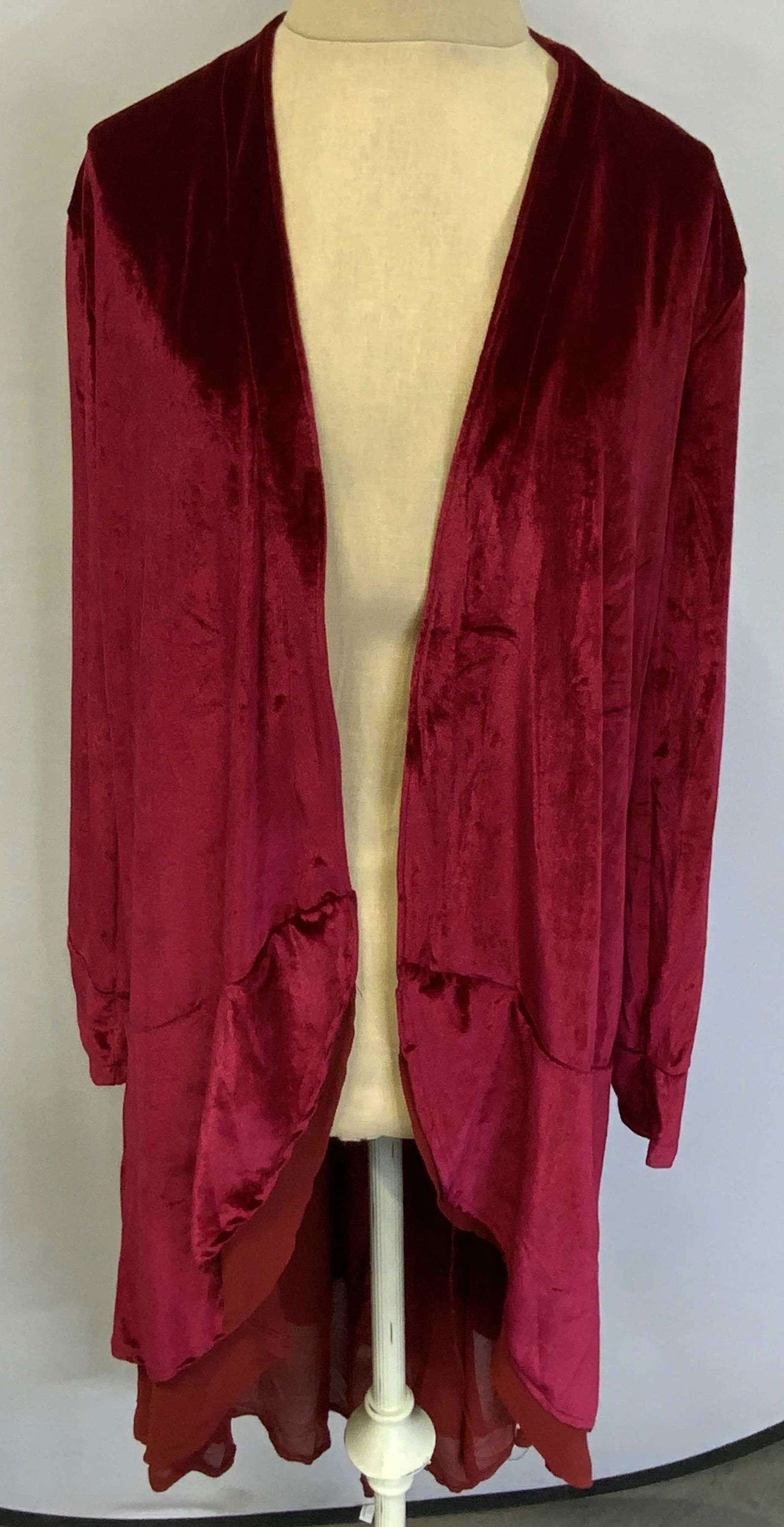 LINJIA Red Velvet Robe (1 of 5)
