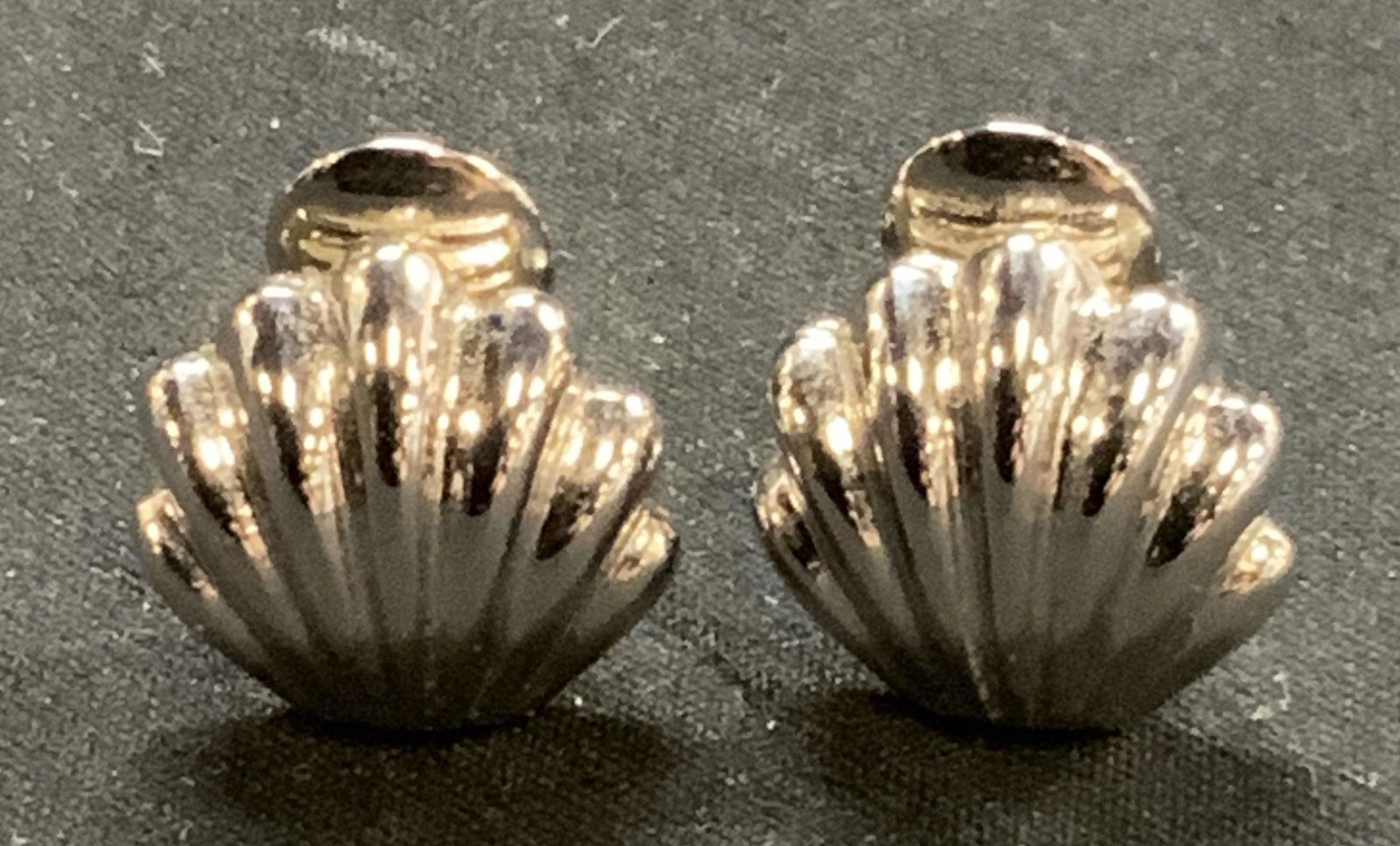 Vintage MONET Silver Tone Shell Motif Earrings (1 of 4)
