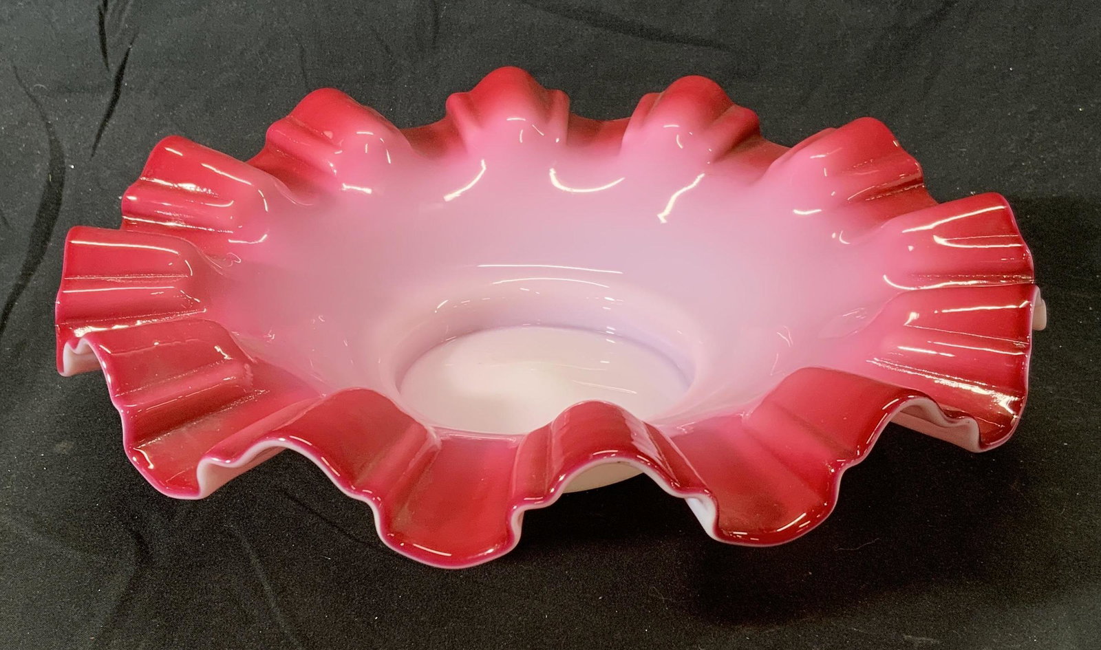 Vintage Pink Handkerchief Glass Bowl: A vintage pink and white handkerchief glass bowl. Measures approx. 11.5 inches diameter. In good condition. Glass bowl, glass dish, handkerchief glass, ruffle glass, pink bowl, decorative bowl, art gl