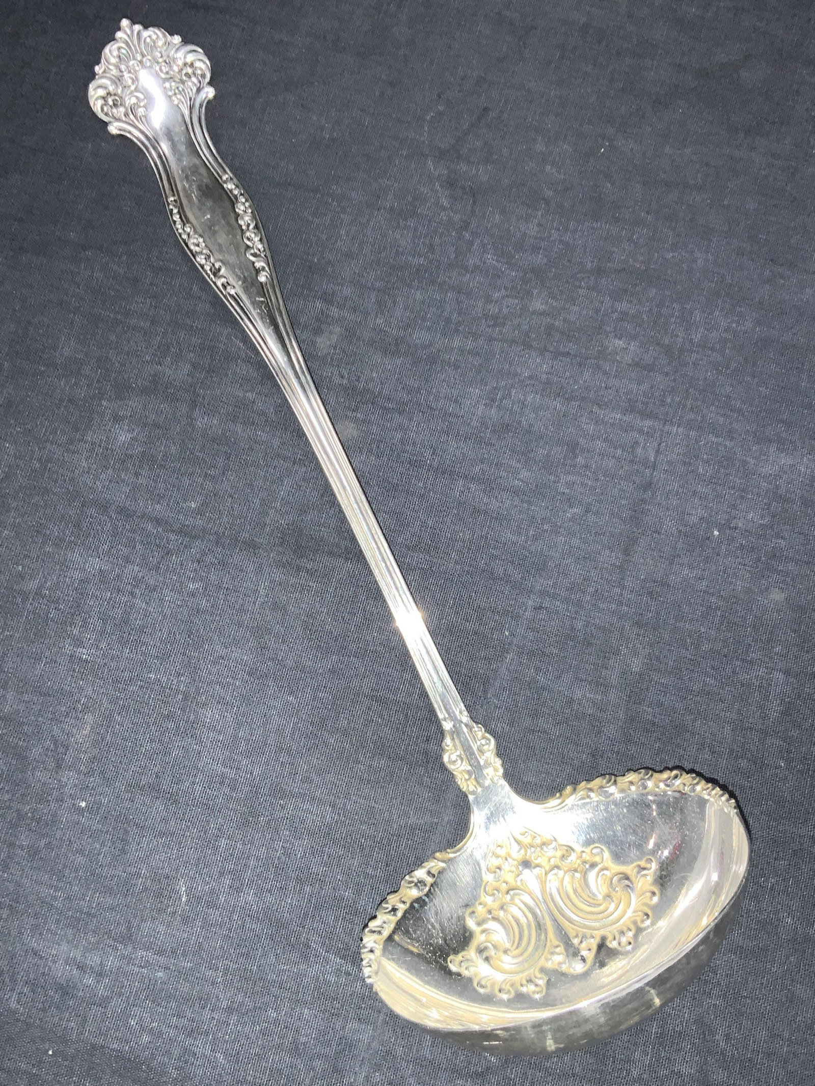 1847 ROGERS BROS Silver Plate Orange Label: Ornately made kitchen label with scroll designs on end of handle and designs within the center of the ladle. Marked on underside of Handle. 1847, Rogers Bros, AI. Approximately 11 inches long. Conditi