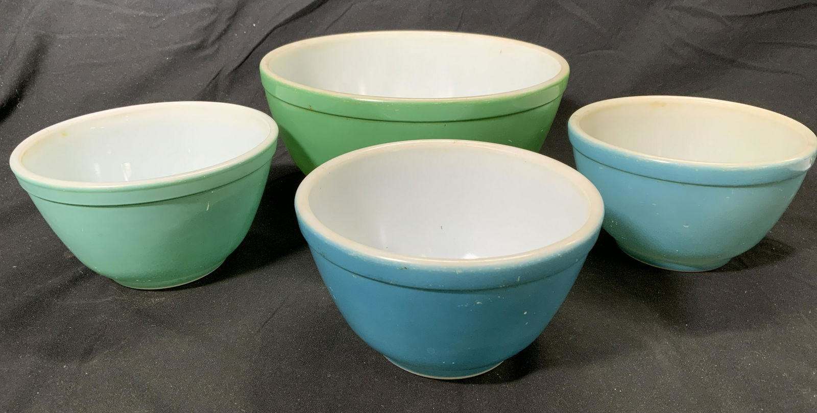 Pastel pyrex deals mixing bowls