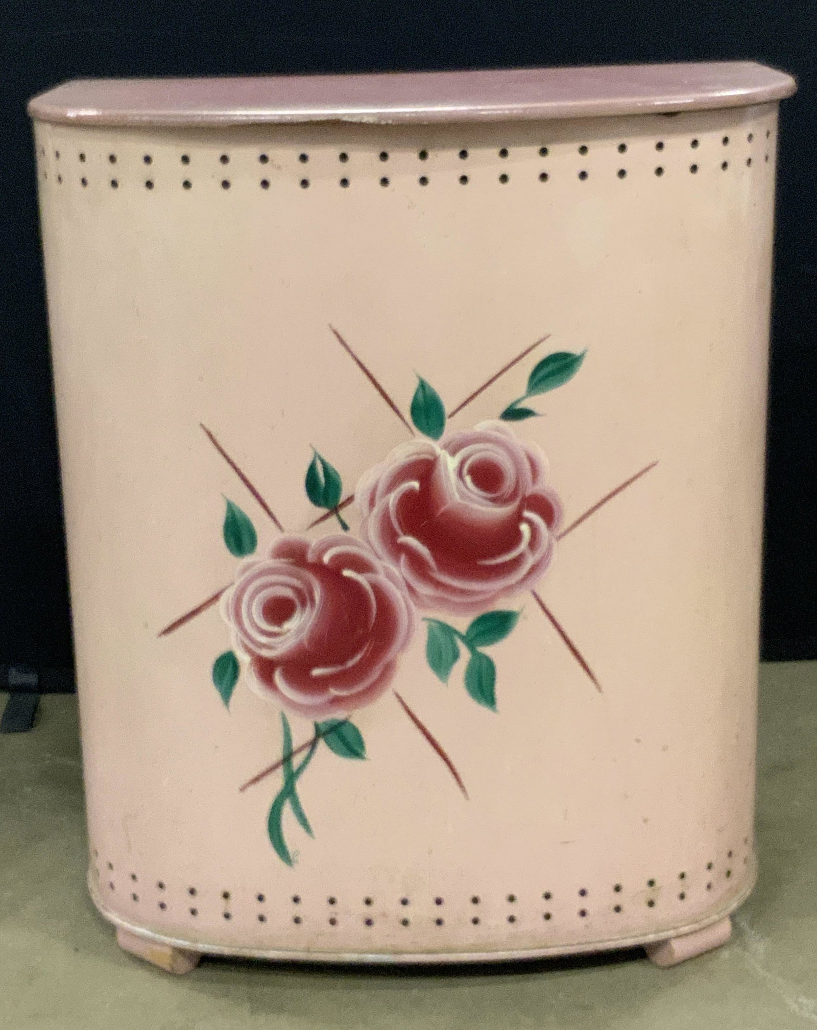 DETECTO SCALES HAMPER NY Rose Motif Hamper (1 of 16)