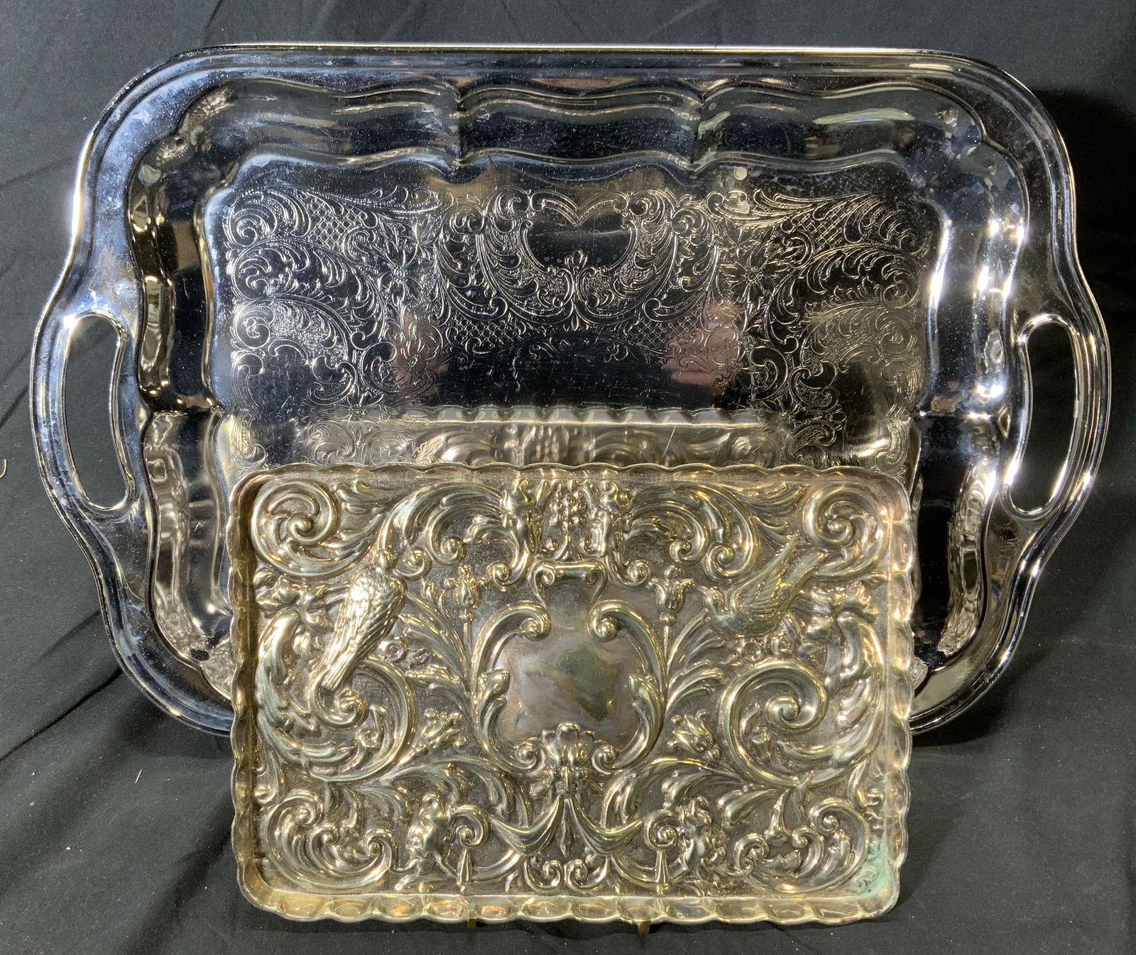 Lot 2 Vintage Metal Serving Trays (1 of 6)