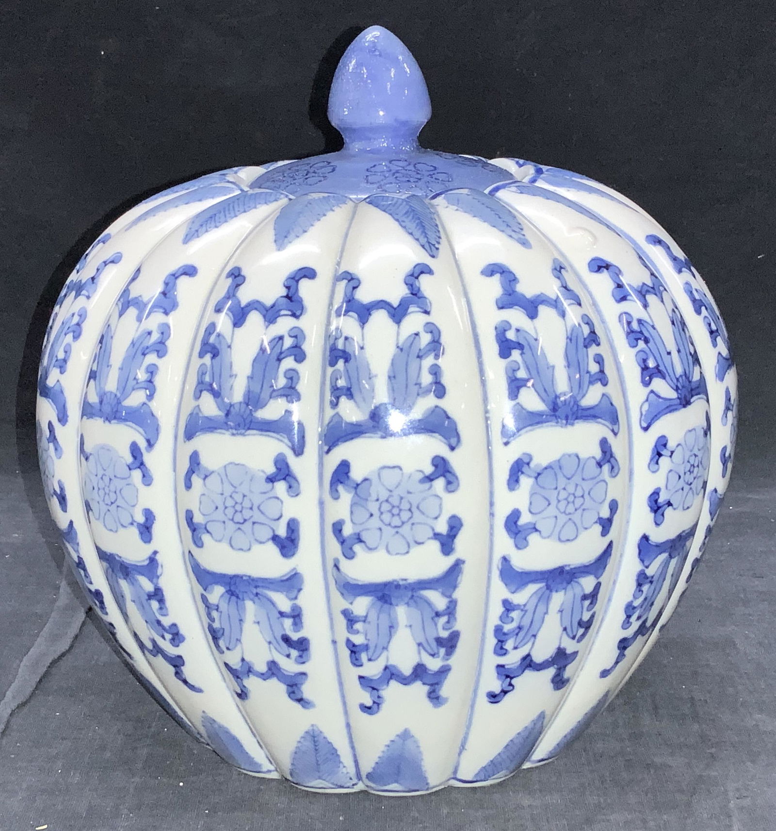 Blue & White Asian Stoneware Ginger Jar (1 of 5)