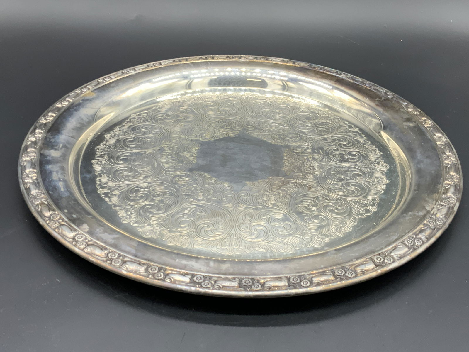 ONIEDA SILVERSMITHS Vintage Chased Metal Tray (1 of 8)