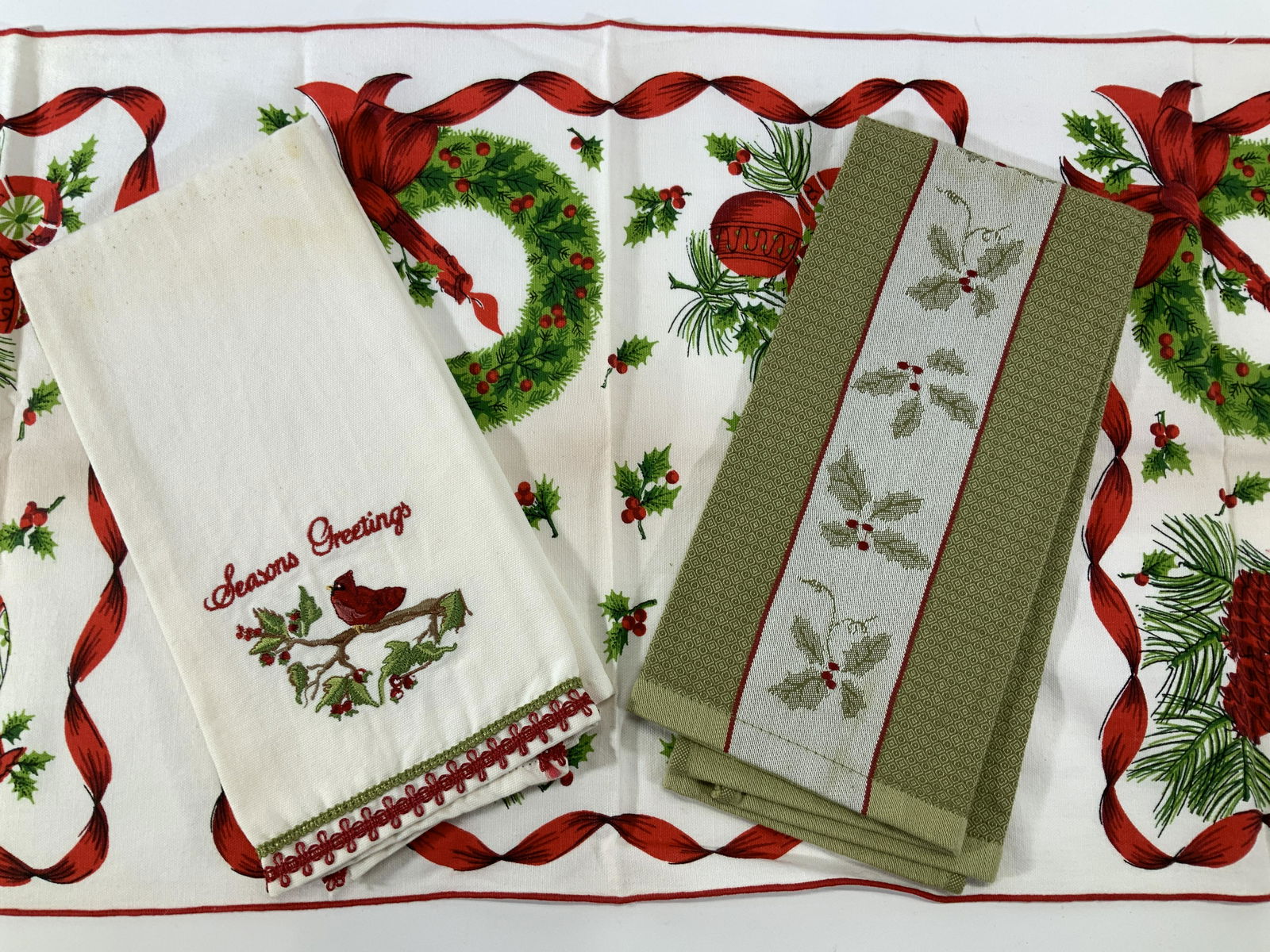 Lot 3 Christmas Table Runner and Hand Towels (1 of 6)