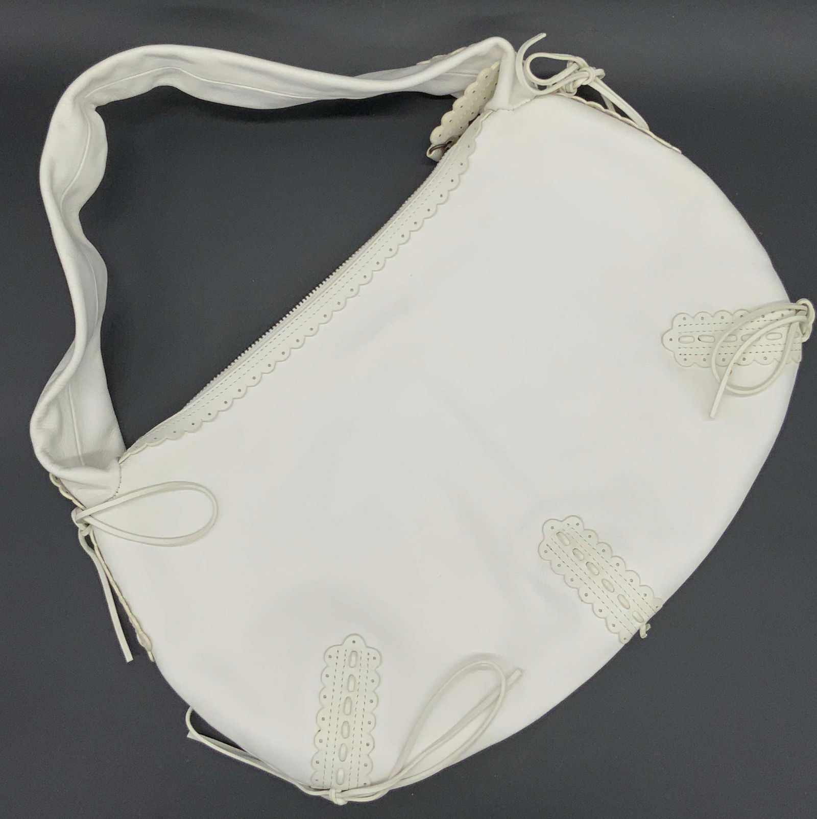 CYNTHIA ROWLEY White Leather Style Purse (1 of 11)