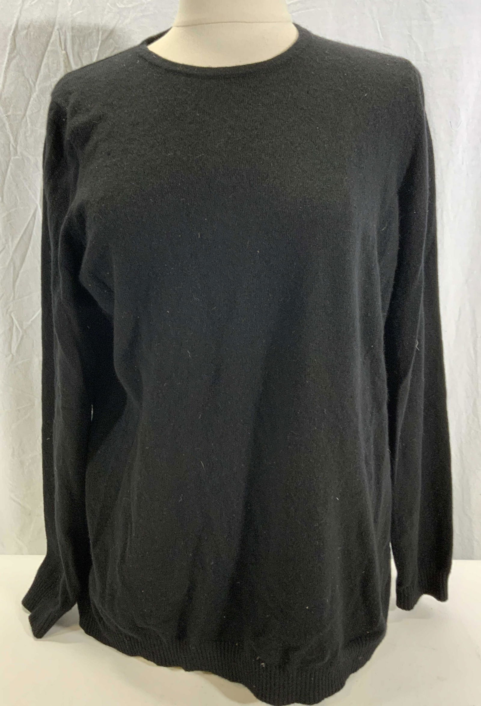 LL BEAN Black Crewneck Cashmere Sweater (1 of 4)