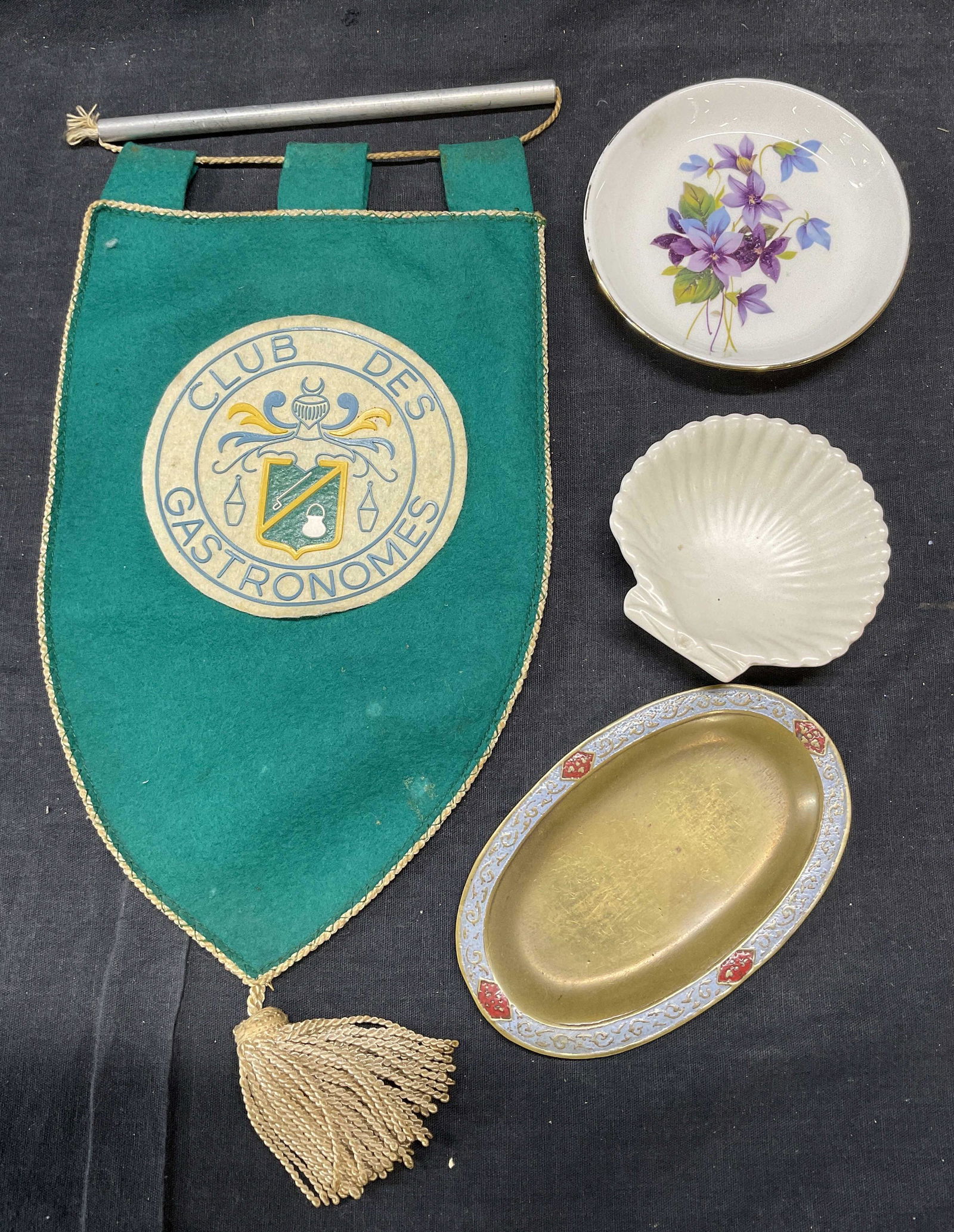 Lot 4 Tabletop Wares, Wedgwood & More (1 of 4)