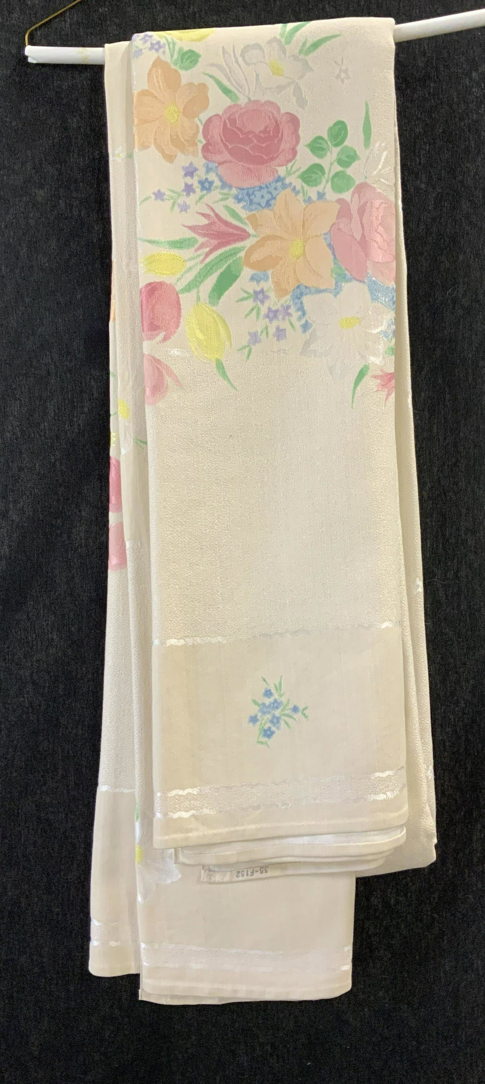 Set 10 Vintage Tablecloth and Dinner Napkin (1 of 7)