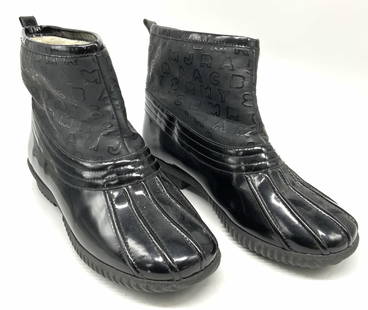 MARC JACOBS Short Black Rain Boots: Marc by Marc Jacobs short black rain boots. Size 40. Water resistant outer and shearling style lining. Wear to surface consistent with use. Marc Jacobs, Marc by Marc Jacobs, Marc Jacobs rain boots, Ma