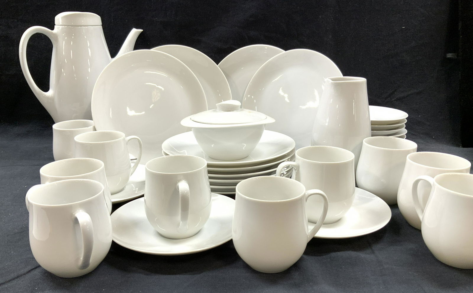 Set 33 Johann Haviland Coffee & Tea Service: Set 33 Johann Haviland Coffee & Tea ServiceFine bone chinaware, tea set with tea pourer and lid, 9.5 x 8.5 in ( Ht x w), creamer (moderate exterior cracking) , 10 tea cups and 10 saucers, ( rim chip t