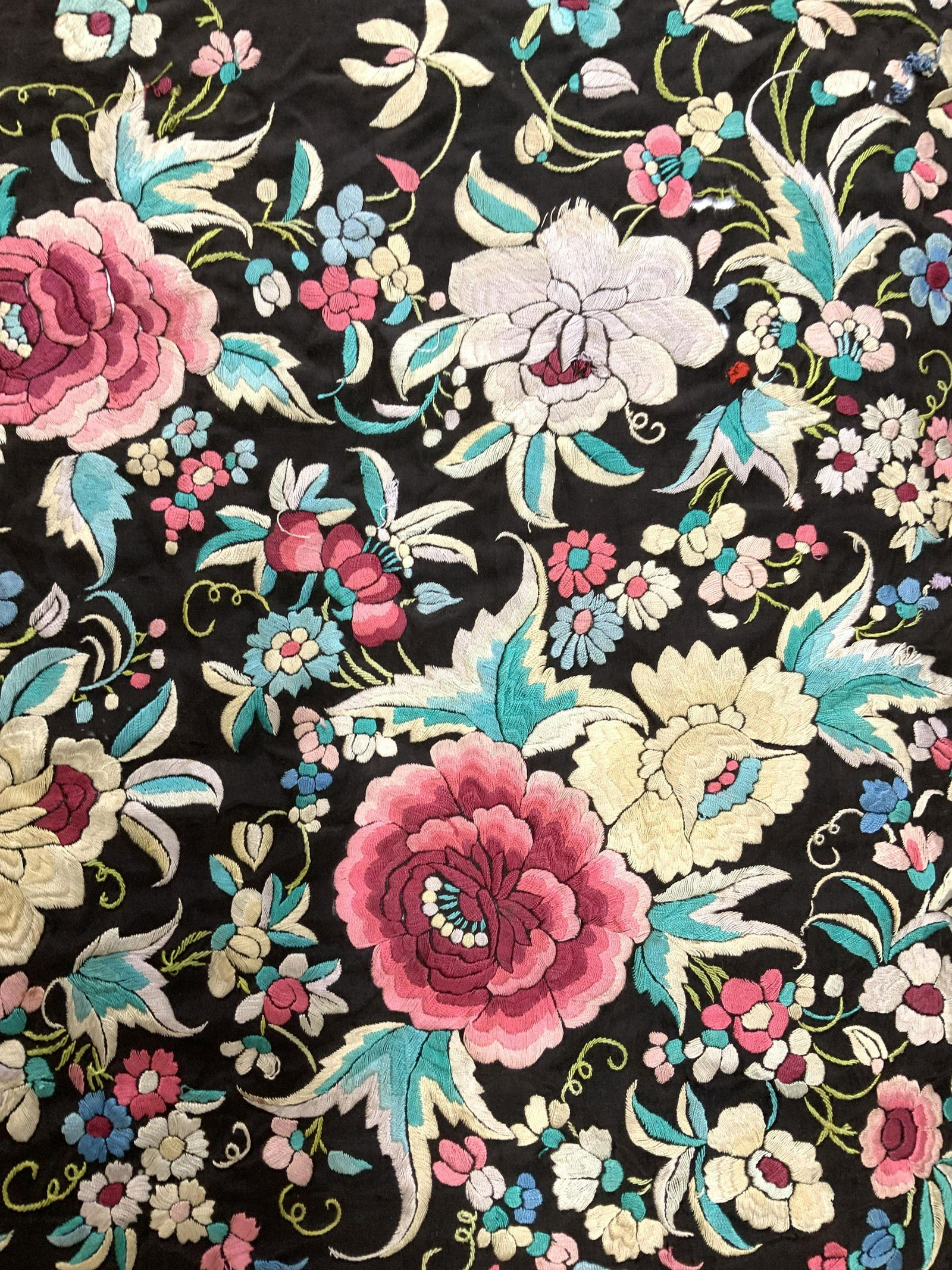 Embroidered Silk Flamenco Shawl w Flowers (1 of 9)