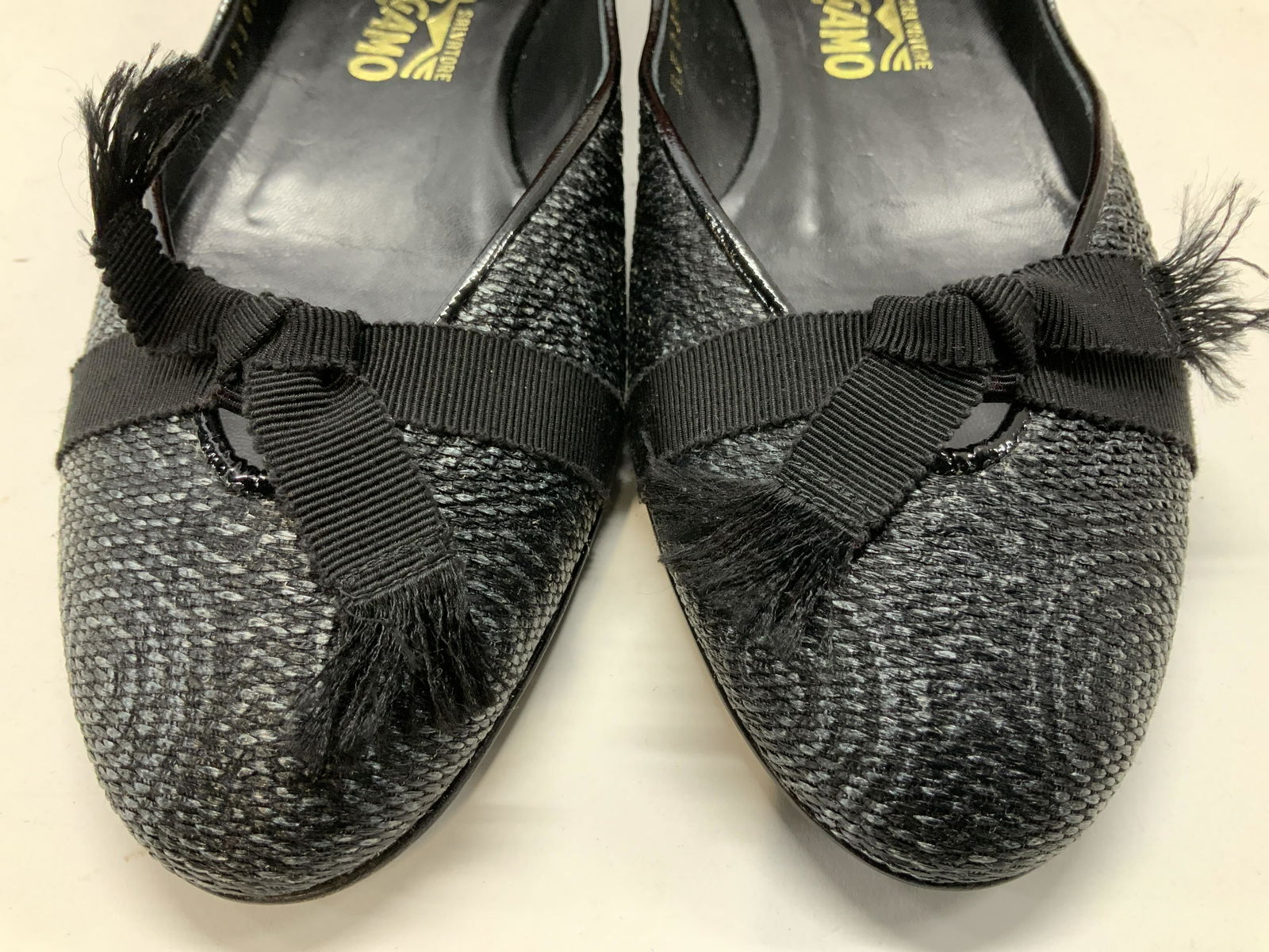 Salvatore Ferragamo Fabric Flats in Org Box, ITALY: Salvatore Ferragamo shoes sz. 9B seldom worn, like new. Comes in the original box ( red) , 3/8 in heel. Bought at Bloomingdales . Made in Italy leather trim and inner soles. Salvatore Ferragamo Nero K