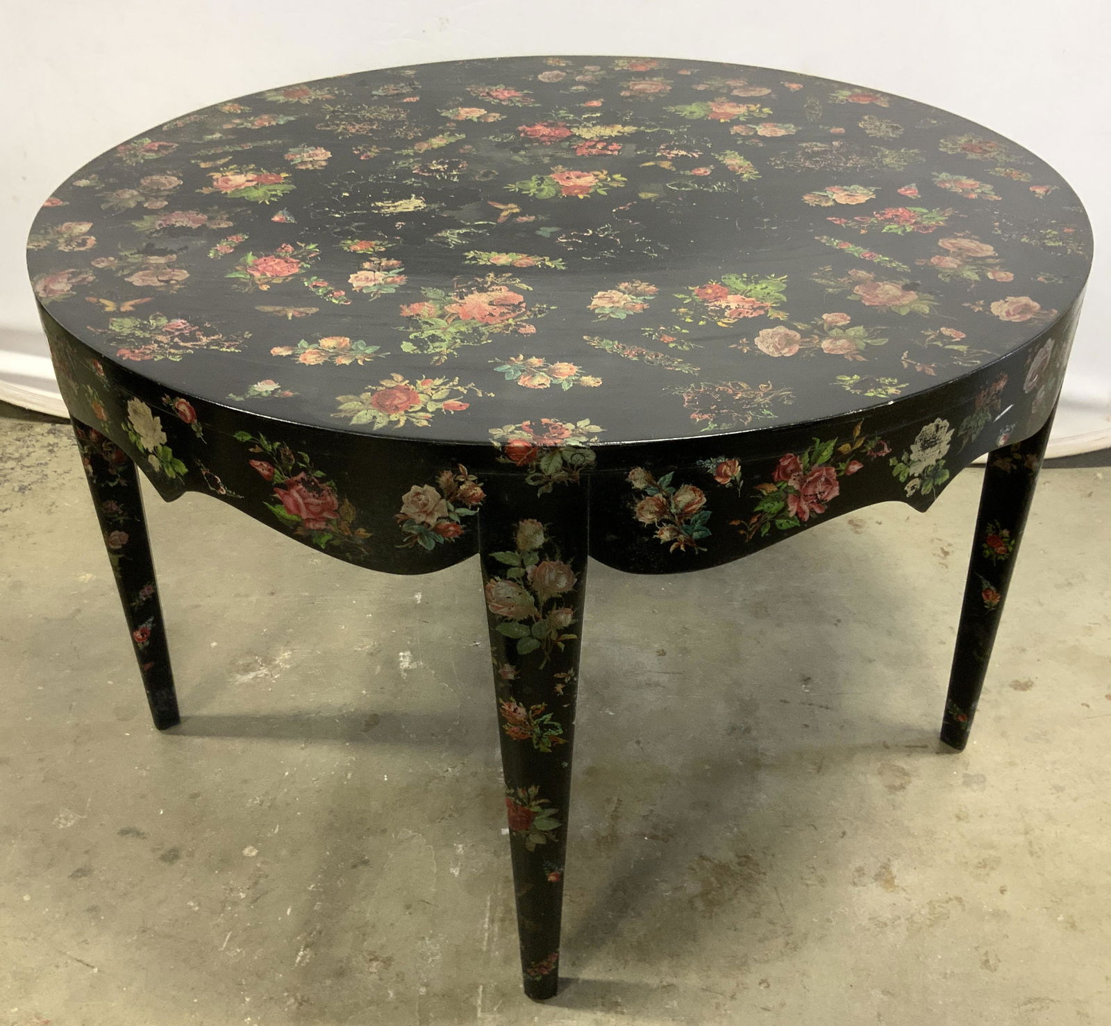 Vintage Rose Motif Lacquered Wooden Coffee Table (1 of 12)