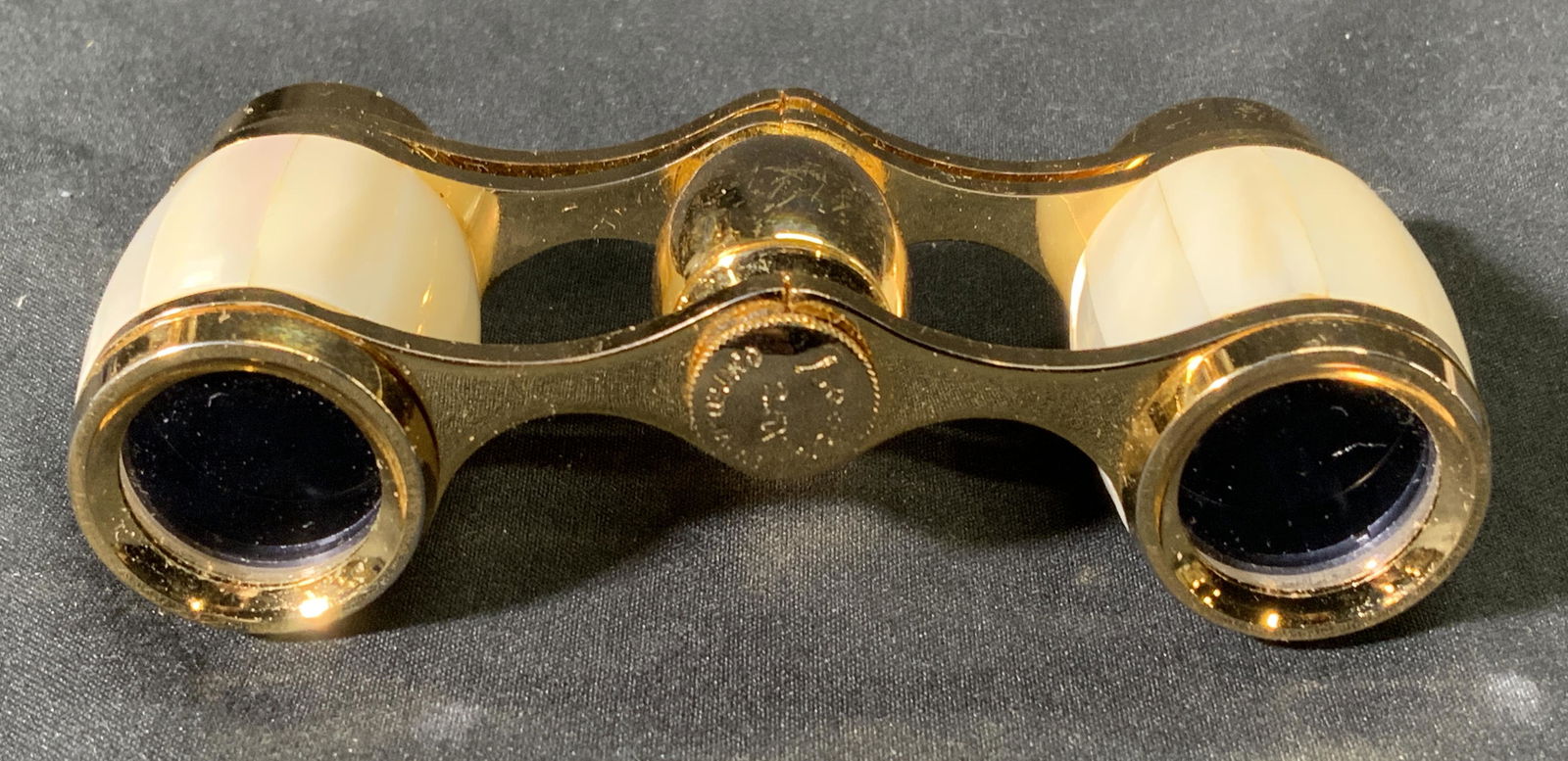 BOWER Vintage Mother of Pearl Opera Glasses: Bower vintage mother of Pearl opera glasses. Measure approx. 3.75 x 1.75 inches. 2.5x magnification. Surface wear consistent with exposure. Trademarked to metal. Bower, bower opera glasses, mother of