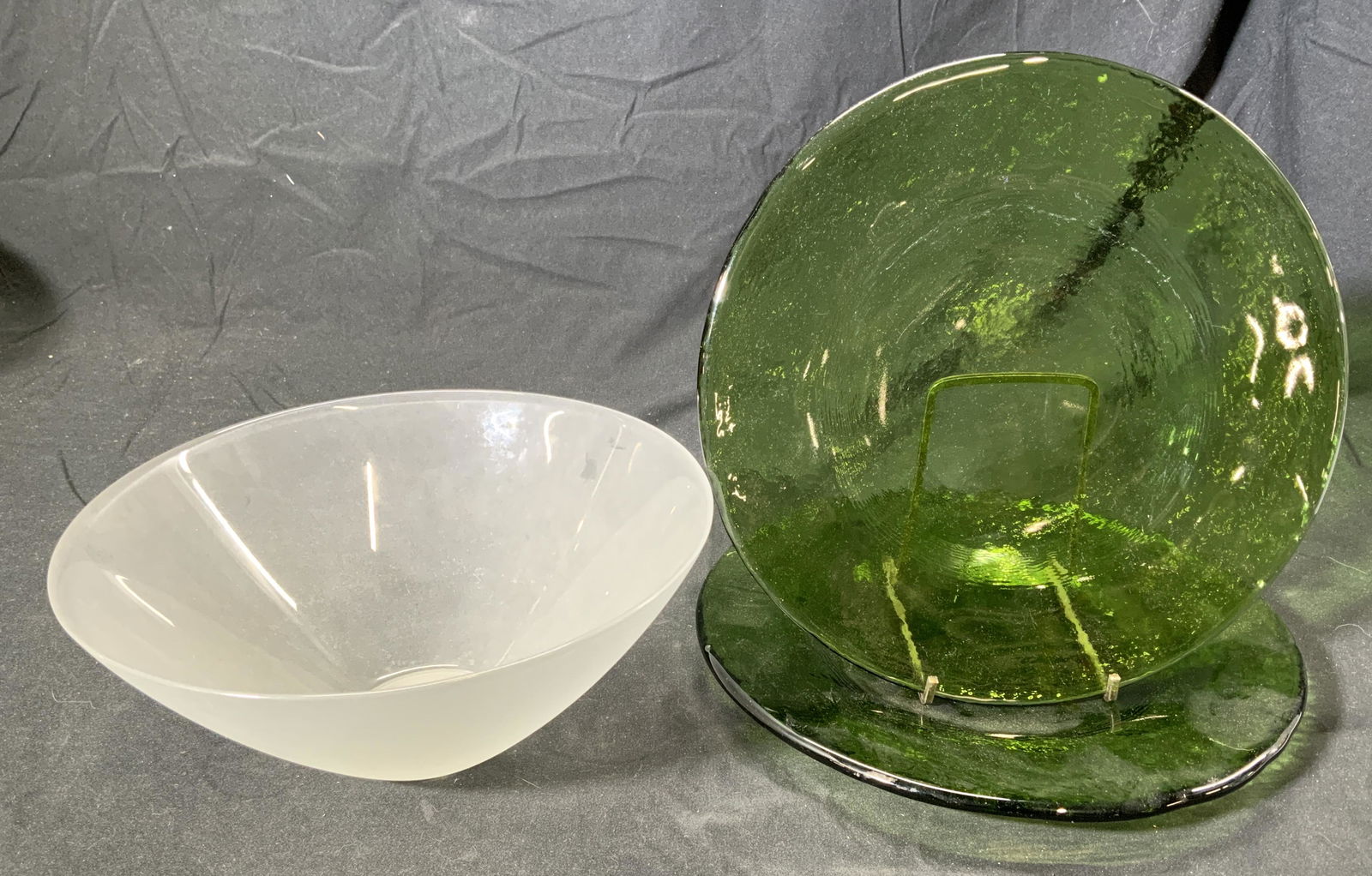 Lot 3 Glass Bowl & Green Glass Plates: Lot of 1 frosted glass bowl and 2 green glass dinner plates, bowl measures approx. 8.75 inches diameter and 3.75 inches tall. Surface wear consistent with use and exposure. Glass bowl, frosted glass,