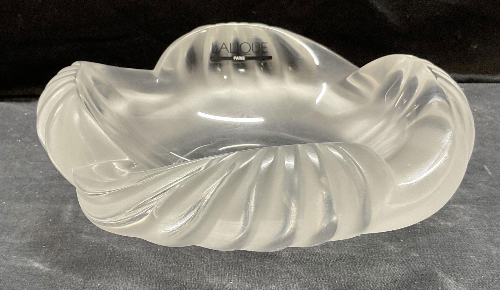 LALIQUE Crystal Trinket Dish (1 of 9)