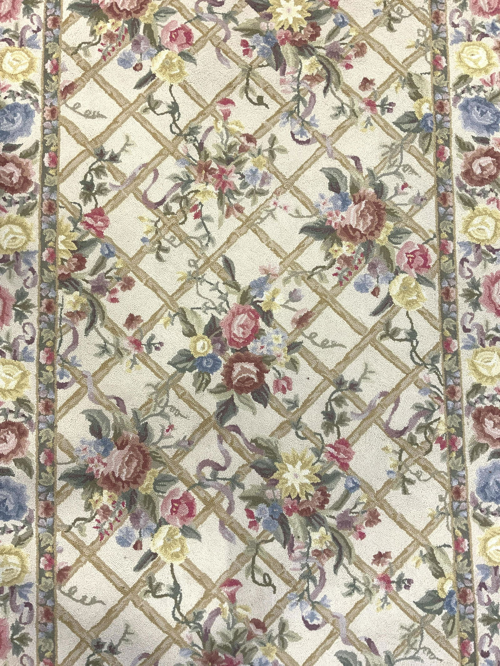 Floral Trellis Patterned Area Rug (1 of 7)