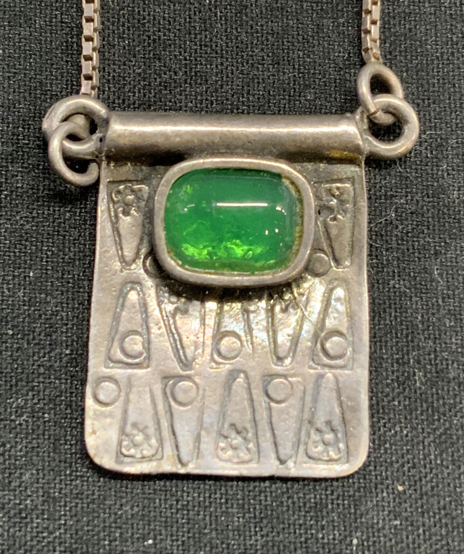 STERLING SILVER Pendant Choker w Green Cabochon (1 of 4)